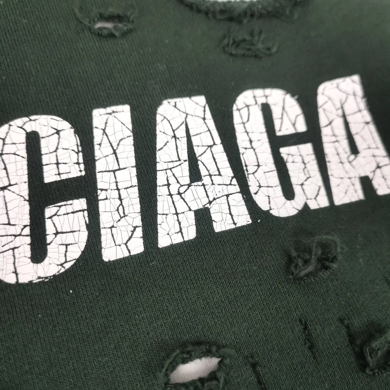 The top tested version of BALENCIAGA's Basic Cracked Sweatshirts and Hoodies for Male and Female Couples Stars can be said to be the most popular item among all the popular items. It has become popular on major self-media e-commerce platforms such as Xiaohongshu and Dewu. Heavy industrial craftsmanship tests the skills of lathes and printing techniques. Huge cost! Fabric: The outer fabric is made of 460g pure cotton fish scale terry fabric + the inner liner is 260g combed cotton. The weight of the ready-made garment exceeds 1kg, which can ❗️100%❗️ restore the drape of zp. The cost of fabric is over one hundred yuan. Washing process: After making the garment, the holes are polished by hand, and then washed to make it look old. The process is extremely complicated! There are more than 200 holes in the entire dress. The collar, cuffs, and hem are torn by hand (with pliers) rather than frayed. This is a more important detail.  Thread: dyed in the same vat with no color difference. Printing: made of special cracked material to achieve the ultimate in breathability and aesthetics! Just like the patterns on a turtle’s back, each one is different!  Accessories: Complete set of customized accessories + Sydney paper Size: XS-L (maximum wear: 230 catties) Color: blue black white purple red cyan P: 570