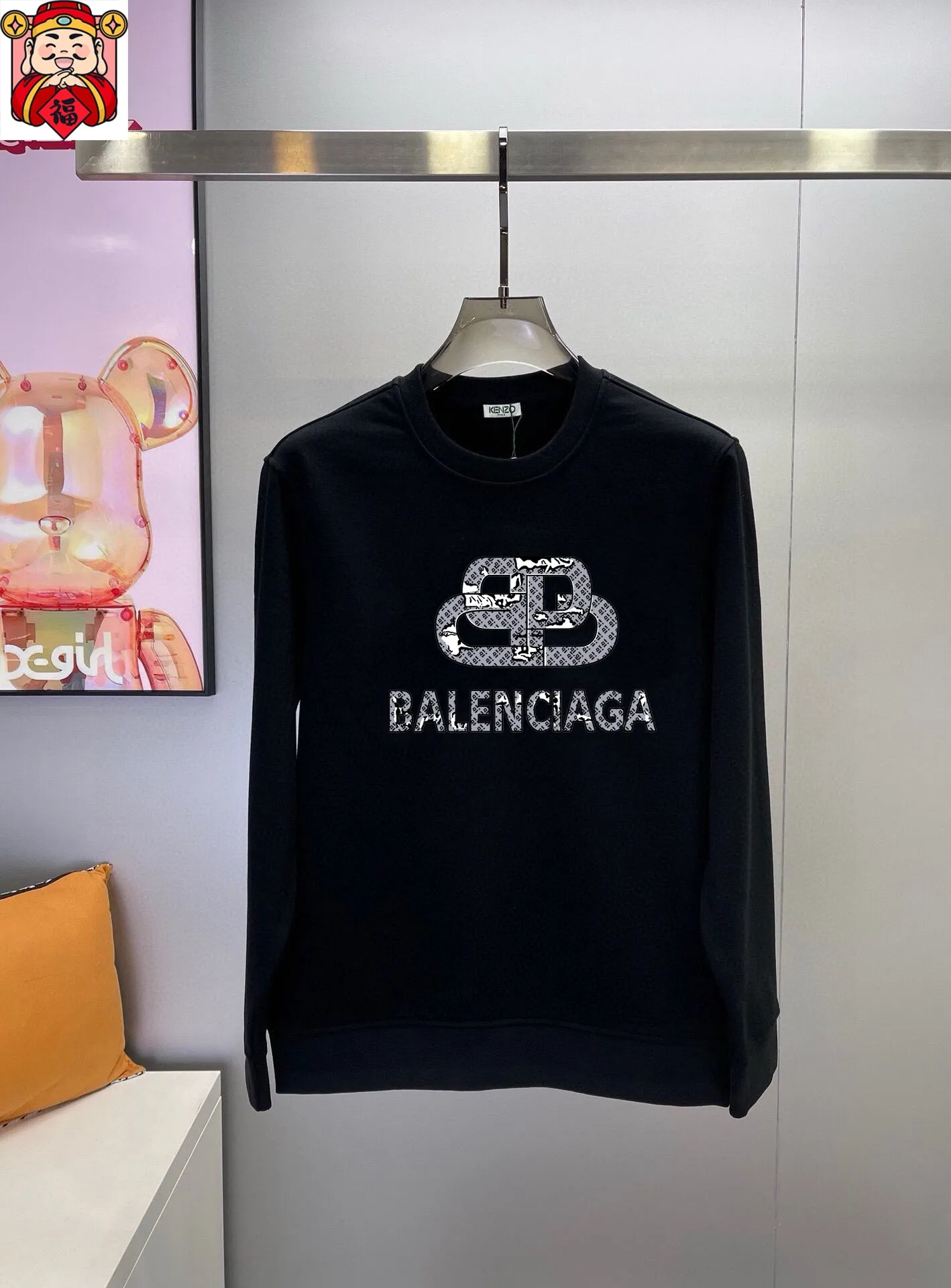 🅿️380 [BALENCIAGA] (Gospel for Fatty) hot-selling suit is coming. Focus on the original version of the official website. 2025 new hot-selling sweatshirt suit. The original order is the best. 🇭🇰The meticulous work of top designers. It has a fitting and perfect upper body effect. 100% natural high-quality Roman cotton, close-fitting comfort, noble and elegant! Original hardware embodies elegance and nobility! Counter size: M-5XL (maximum wear up to 220 pounds)