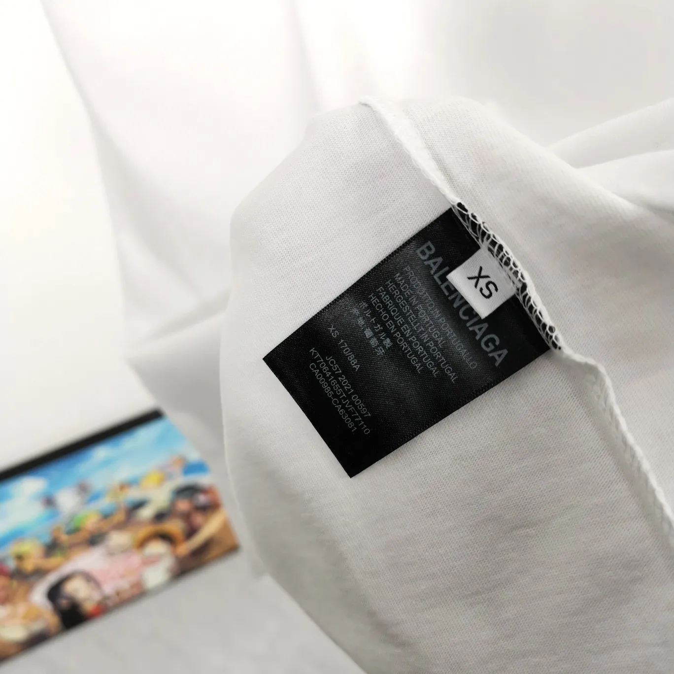 [New arrival] The top tested version of BALENCIAGA 22S early spring new fashion hole phantom mosaic blurred letters loose cotton short-sleeved T-shirt for men and women couples. The fabric is made of 32s 260g combed cotton fabric. The fabric density is extremely high. The chest is printed with digital direct injection, which has a dizzy effect of fuzzy mathematical patterns. It restores the hazy gradient phantom printing of the English "Balenciaga" on the chest without any difference. The intercalated gray is a yarn-dyed fabric, and the yarn is dyed first and then woven. Feel free to compare.  Color: Black White Size: XS-L P: 250
