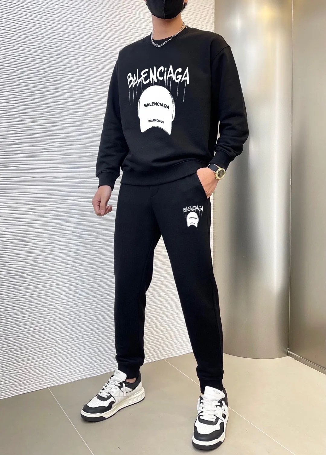 🅿️380 [BALENCIAGA] (Gospel for Fatty) hot-selling suit is coming. Focus on the original version of the official website. 2025 new hot-selling sweatshirt suit. The original order is the best. 🇭🇰The meticulous work of top designers. It has a fitting and perfect upper body effect. 100% natural high-quality Roman cotton, close-fitting comfort, noble and elegant! Original hardware embodies elegance and nobility! Counter size: M-5XL (maximum wear up to 220 pounds)