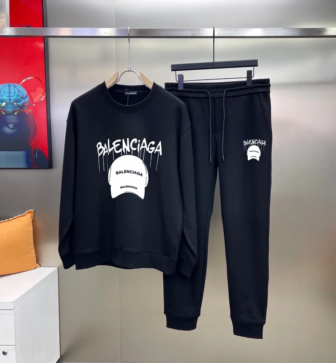🅿️380 [BALENCIAGA] (Gospel for Fatty) hot-selling suit is coming. Focus on the original version of the official website. 2025 new hot-selling sweatshirt suit. The original order is the best. 🇭🇰The meticulous work of top designers. It has a fitting and perfect upper body effect. 100% natural high-quality Roman cotton, close-fitting comfort, noble and elegant! Original hardware embodies elegance and nobility! Counter size: M-5XL (maximum wear up to 220 pounds)