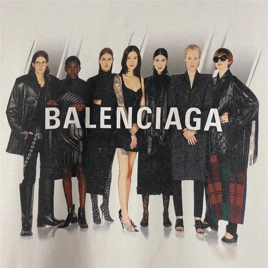 The certified version of BALENCIAGA Balenciaga portrait band B family hooded sweatshirt 1:1 restored replica version is a popular hot item in ins Xiaohongshu and a popular recommendation from Internet celebrity bloggers. The fabric is made of 480 grams of large terry cotton fabric, and has been pre-shrunk to a weight of about 520 grams. The original purchase is made and patterned, and the positioning and cutting process is used! Pure version! The imported Israeli Kornit digital direct-injection printing technology makes the reflection of characters three-dimensional and real. This is also the first place to look for identification. I make every piece of clothing with conscience and strive for excellence in every aspect. Just to sell a piece of clothing and retain a customer. Although our products are a little more expensive than others, the expensive money is kept in the clothes and is definitely not imported into my pocket.  Customized washable labels, bag labels, and collar labels. Can reach professional level.  Restore the 1:1 replica craftsmanship! B's new early autumn series, a very high-end series of single items for men and women!  Size: XS-L Color: White P:450