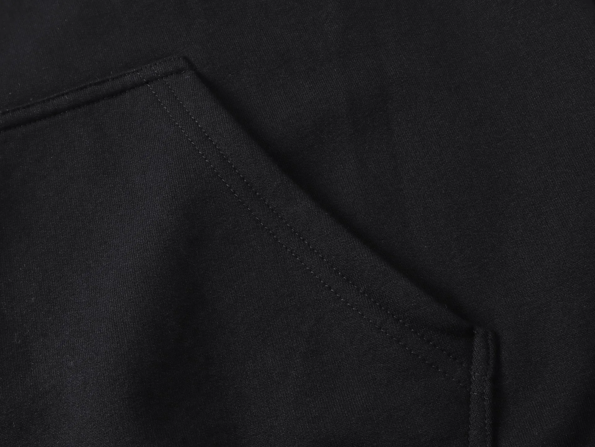 🅿️360 real photos [Top version. Official website quality] BALENCI*GA/Paris #2025 new style Back mirror inverted letter embroidery hooded zipper cardigan sweatshirt #2025 autumn and winter, brick cabinet synchronization welcome to compare. The fabric is made of Paris ZP custom weaving and dyeing cotton sweatshirt, weight 460 grams, clean cloth surface, clear cloth pattern, soft and comfortable. The threads are dyed with no color difference. The letter LOGO is embroidered using imported Tajima embroidery machine. The letters are clear and the effect is three-dimensional. Restore brick cabinets, adopt OS loose shoulder style. Same style for men and women. Code: BL259923 Color: Black Size: XS S M L