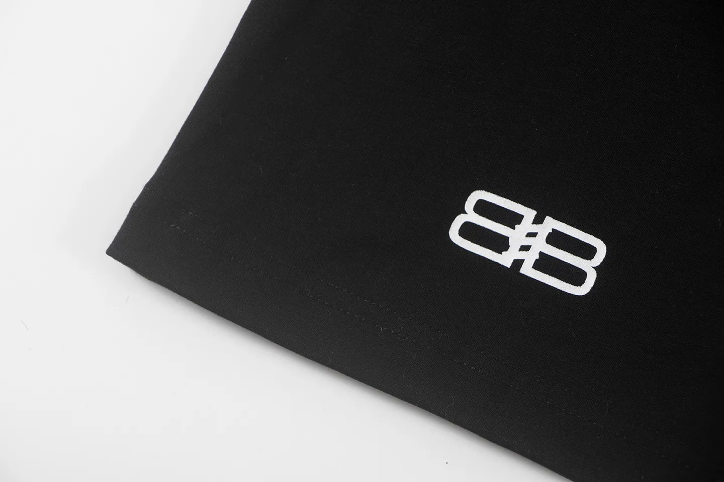 🅿️150 Balenciaga2026 horizontally stacked new T-shirt Material: Made of high version 300g double yarn combed cotton Size: S M L XL Color: black and white Style number: W2807
