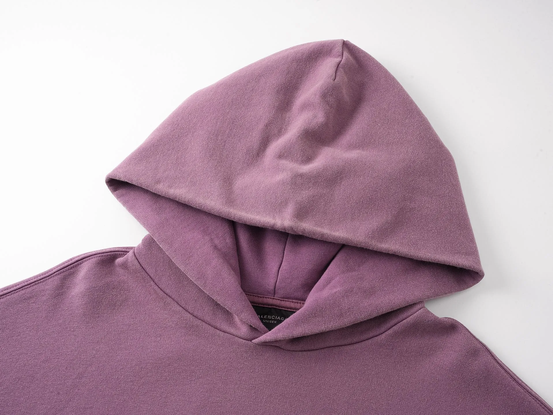 🅿️370 - BALENCI*GA Paris small letter embroidery hooded long-sleeved sweatshirt. The front pattern is imported from Tajima embroidery machine. The ready-made clothes are sprayed with horse wash to make them old. The letters are clear. The effect is three-dimensional. Exclusively pattern-woven and dyed 460g fabric. Threads are dyed in the same vat with zero color difference. Brick cabinet synchronization. Welcome to compare. Same style for men and women -Color: washed purple washed blue -SIZE: Xs S M L Style number 8969#