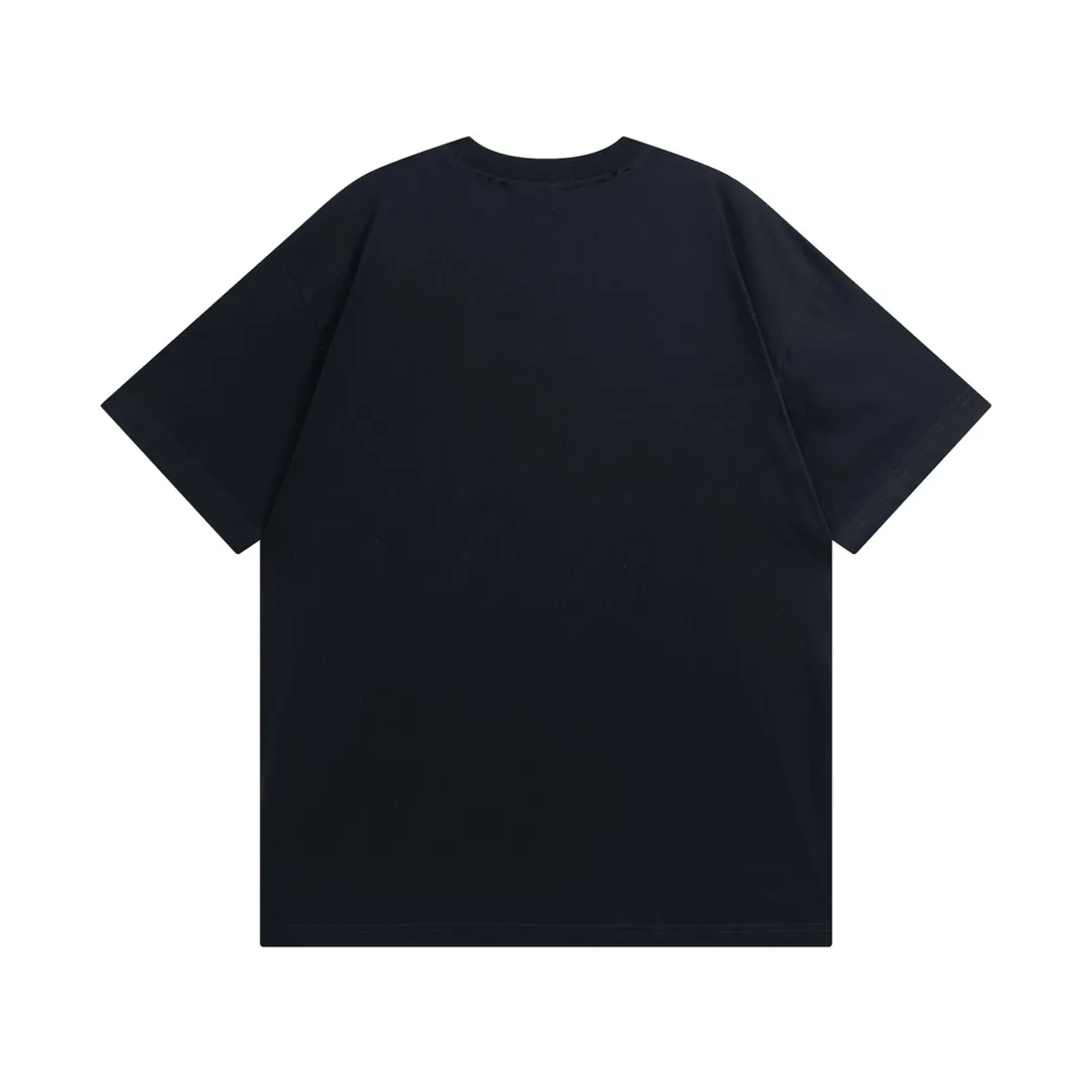 🅿️170 Detailed Picture [Top version. Official website quality] BALENCI*GA/Paris. 2023 latest catwalk style. Ready-to-wear distressed hole-cut short-sleeved T-shirt. Brick cabinet synchronization. The fabric is made of Paris ZP custom-woven and dyed 100% cotton double yarn compact cotton. The weight is 260 grams, the cloth surface is clean. The cloth pattern is clear, soft and comfortable. The threads are dyed with no color difference. The front printing is made of environmentally friendly imported materials and precision printing screens, with clear letters and three-dimensional effect. Restored brick cabinet. Ready-made clothes are worn and worn, cut by many hands, different market currency, welcome to compare, the version adopts OS loose shoulder version. Same style for men and women Coding: BL223088 Color: Black Size: XS-L