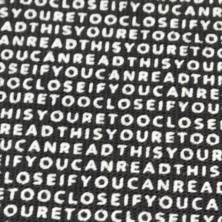 [New] Top version - BALENCIAGA - 24 new reverse wear three-dimensional thick plate rubber letter printed short-sleeved T-shirts. The original development of custom-woven fabrics is washed and processed. The high-gram weight 280-gram fabric is full of texture. The cloth surface is clean, soft and comfortable. Solona thread fixed dyeing has no color difference. The latest version of the computer printing system is used for scanning processing. The computer scans and develops the printing film. All the details of the dots and letter spacing are greatly restored. It is made of screen printing composite and is specially blended with the same color glue material according to the original color. Penetrating water-based flat screen printing is used. The pigments penetrate into the fibers of the fabric. The viscosity of the color paste should be adjusted appropriately to facilitate uniform sizing of the fabric and smooth patterns. The front and back sides are made through special cutting and sewing techniques to turn the inside out of the clothing to form a unique visual effect. The inside-out design can highlight the layering of the clothing and make the overall shape richer and three-dimensional. Double chain stitching on the back shoulders. Customized new collar label. The original straight-cut contour version is highly recognizable. Color: Black Size: XS-L P:270