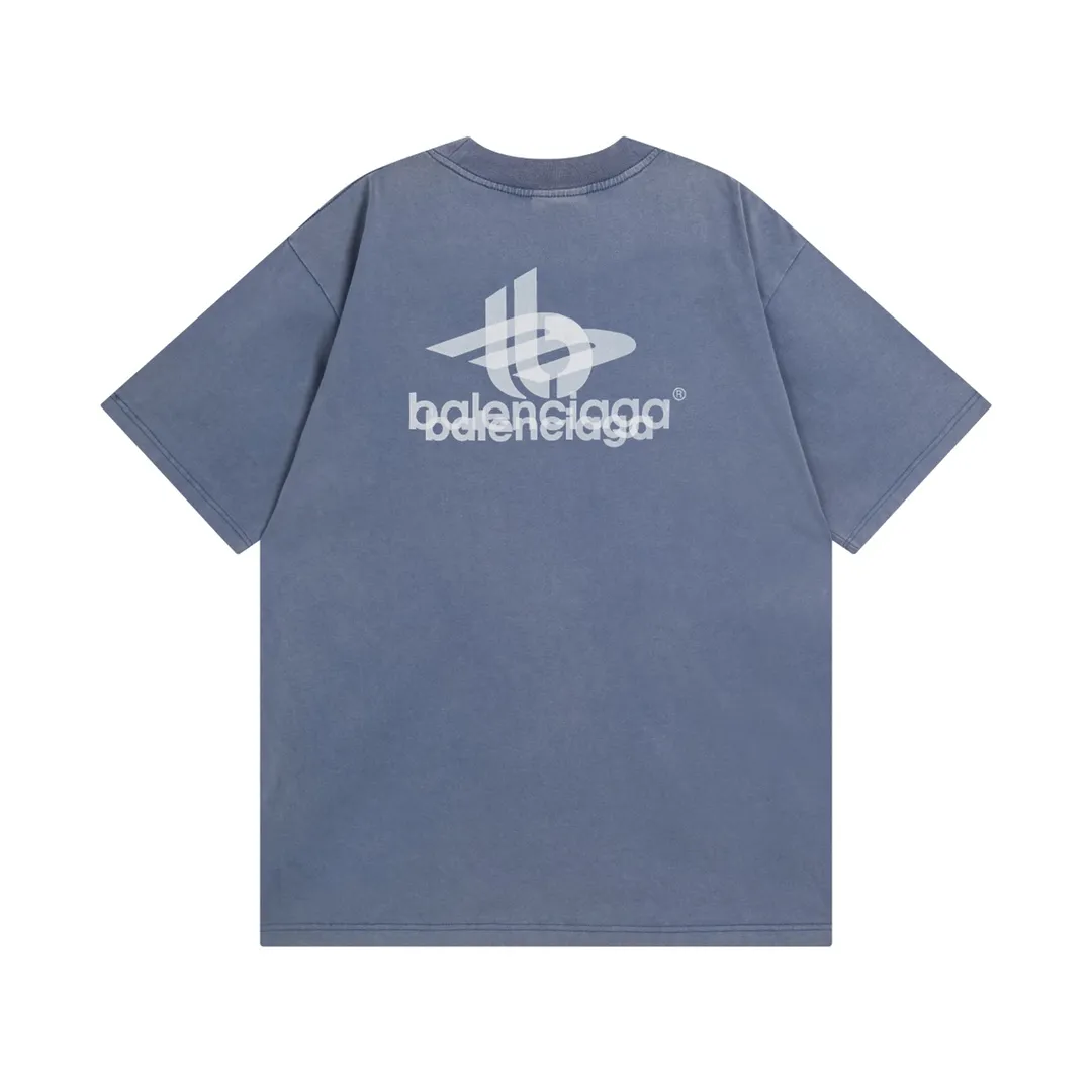 🅿️180 detailed pictures [Top version. Official website quality] BALENCI*GA/Paris. 2024 new style. Phantom double LOGO classic pattern printed washed and distressed short-sleeved T-shirt. Brick cabinet synchronization. Genuine product developed at the first time, happy to print and compare! The fabric is made of Paris ZP custom-woven and dyed cotton with double yarns and compact cotton. The weight is 260 grams. The cloth surface is clean. The cloth pattern is clear, soft and comfortable. The threads are dyed with no color difference. The classic printing is made of environmentally friendly imported materials, with LOGO phantom effect, clear letters and three-dimensional effect. Restore the brick cabinet. Ready-made clothes are washed and distressed, different market currency, welcome to compare, the version adopts OS loose shoulder version. Same style for men and women Coding: BL223219 Color: Mist Blue Size: XS to L