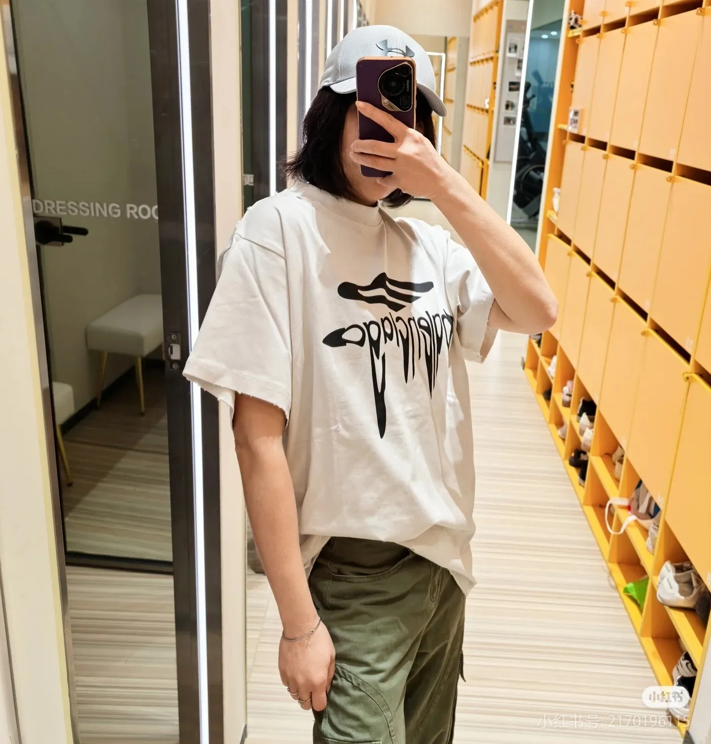 ♻️💯Upper body reference model picture❤️Top version BALENCIAGA/Paris. 2025 new model. Dissolved letters. Brick cabinet synchronization. Genuine product developed at the first time, happy to print and compare! The fabric is made of Paris ZP custom-woven and dyed cotton with double yarn. Weighing 260 grams, the cloth surface is clean. The cloth pattern is clear, soft and comfortable. The threads are dyed with no color difference. The embroidery uses imported Tajima embroidery machines. The letters are clear and the effect is three-dimensional. The entire garment is worn and distressed. The version adopts OS loose shoulder design. Same style for men and women. Color: black. White. Size: XS S M L P: 290