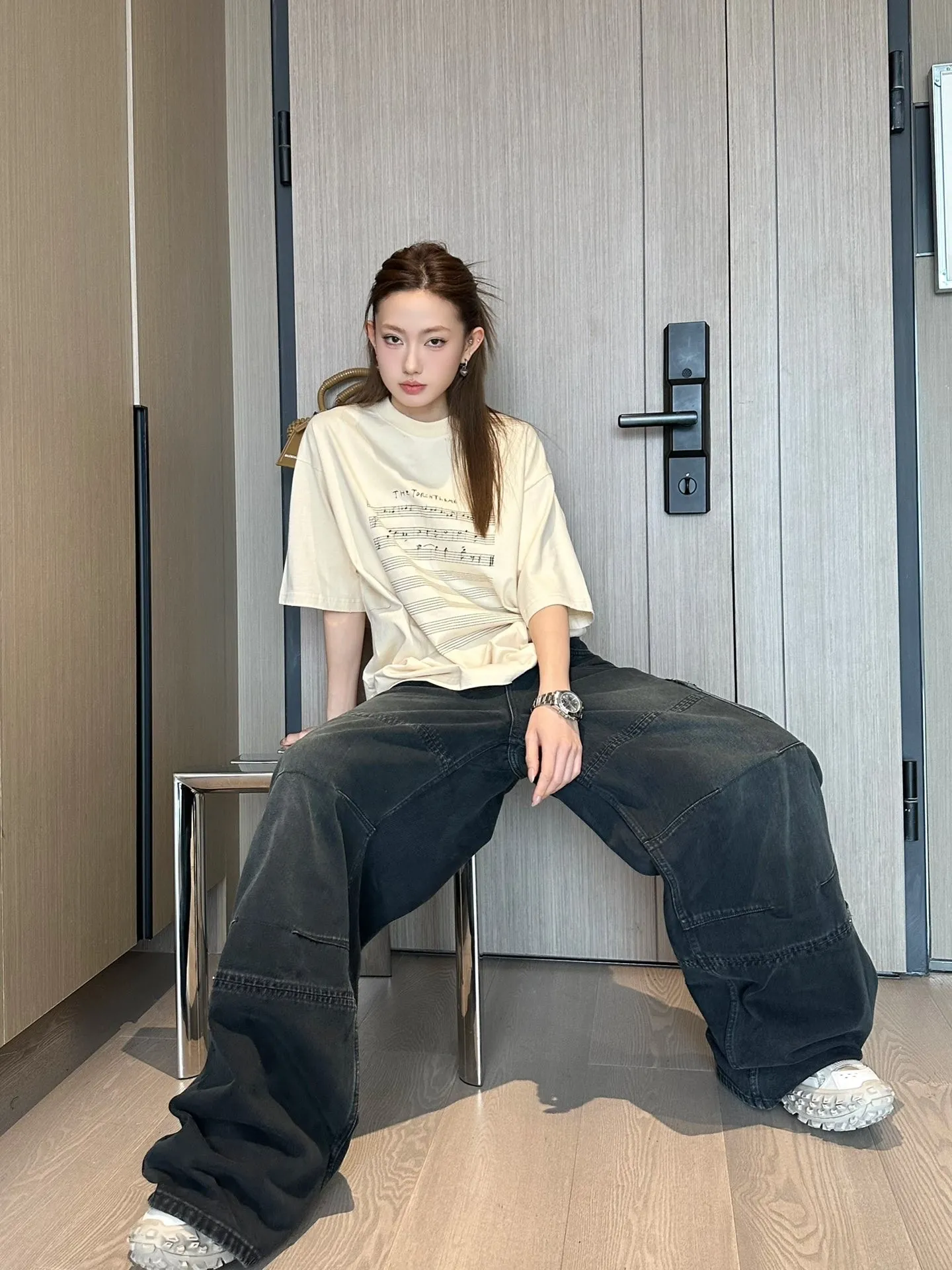 🎀Hot model pictures🎀[Updated] Top tested version - BALENCIAGA - Balenciaga 2024 limited edition musical note short-sleeved T-shirt. angelo badalamenti music special. Original development of custom-woven fabric process, washing process, high gram weight 300 grams of fabric, full texture, clean cloth surface, soft and comfortable. Solona thread dyeing without color difference, front and rear musical note printing, standard printing fraying process, highlighting the craftsmanship of short sleeves Precision mesh production stencil, imported environmentally friendly slurry scraping, letters clearly restored, letter spacing, size consistent with the original version, Os drop shoulder loose version, spring and summer latest brick cabinet synchronization, same style for men and women, color: apricot, size: XS to L, P: 260