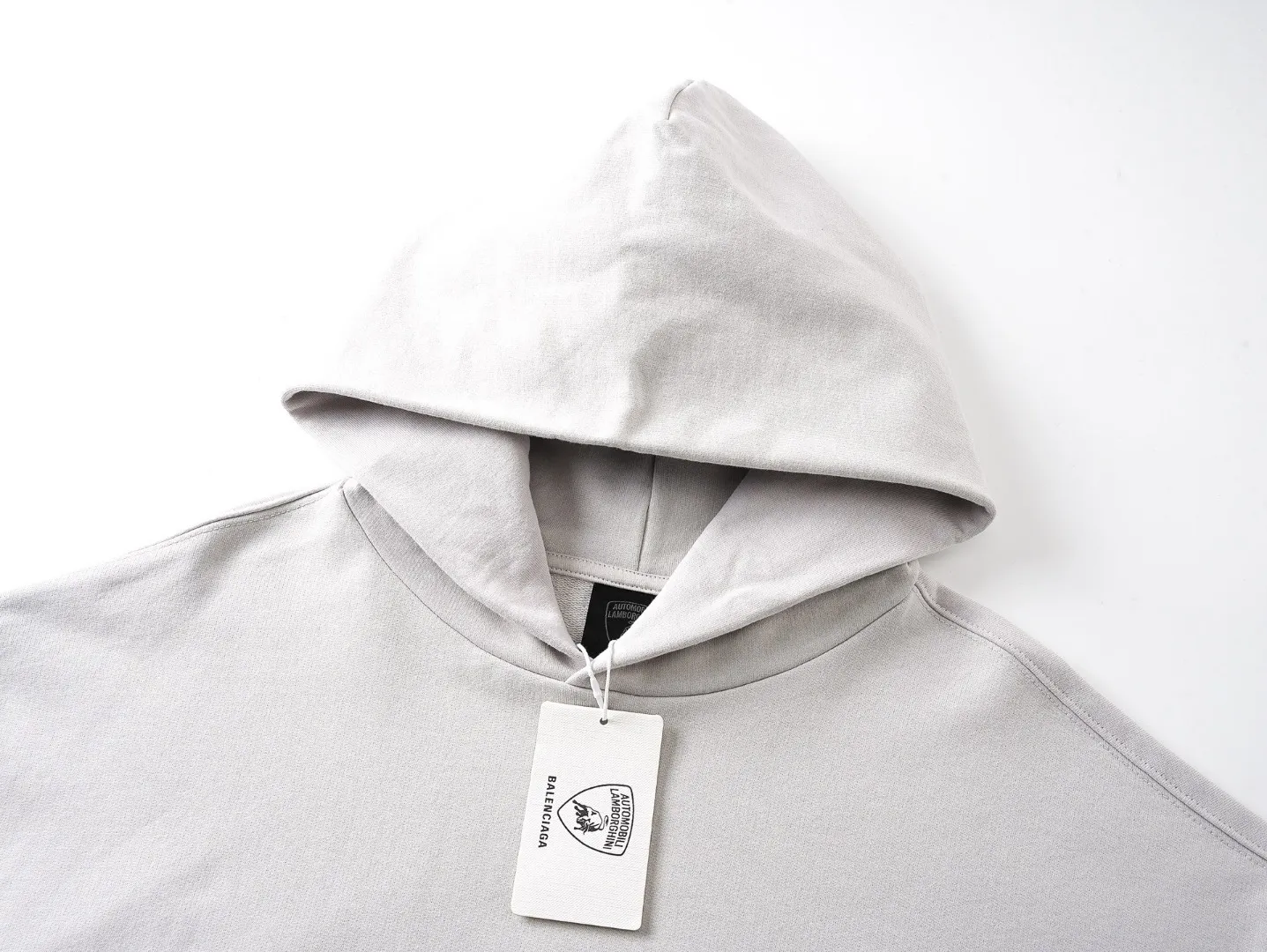 🅿️430 BALENCI*GA Paris co-branded Lamborghini hooded zipper sweatshirt. The front and rear embroidery printing is done by computer direct printing. Customized matching hardware. The letters are clear. The effect is three-dimensional. Exclusively matched to the pattern, woven and dyed 460g fabric. Threads are dyed in the same cylinder with zero color difference. Brick cabinet synchronization. Welcome to compare. Same style for men and women -Color: black white -SIZE: Xs S M L Style number 8985#
