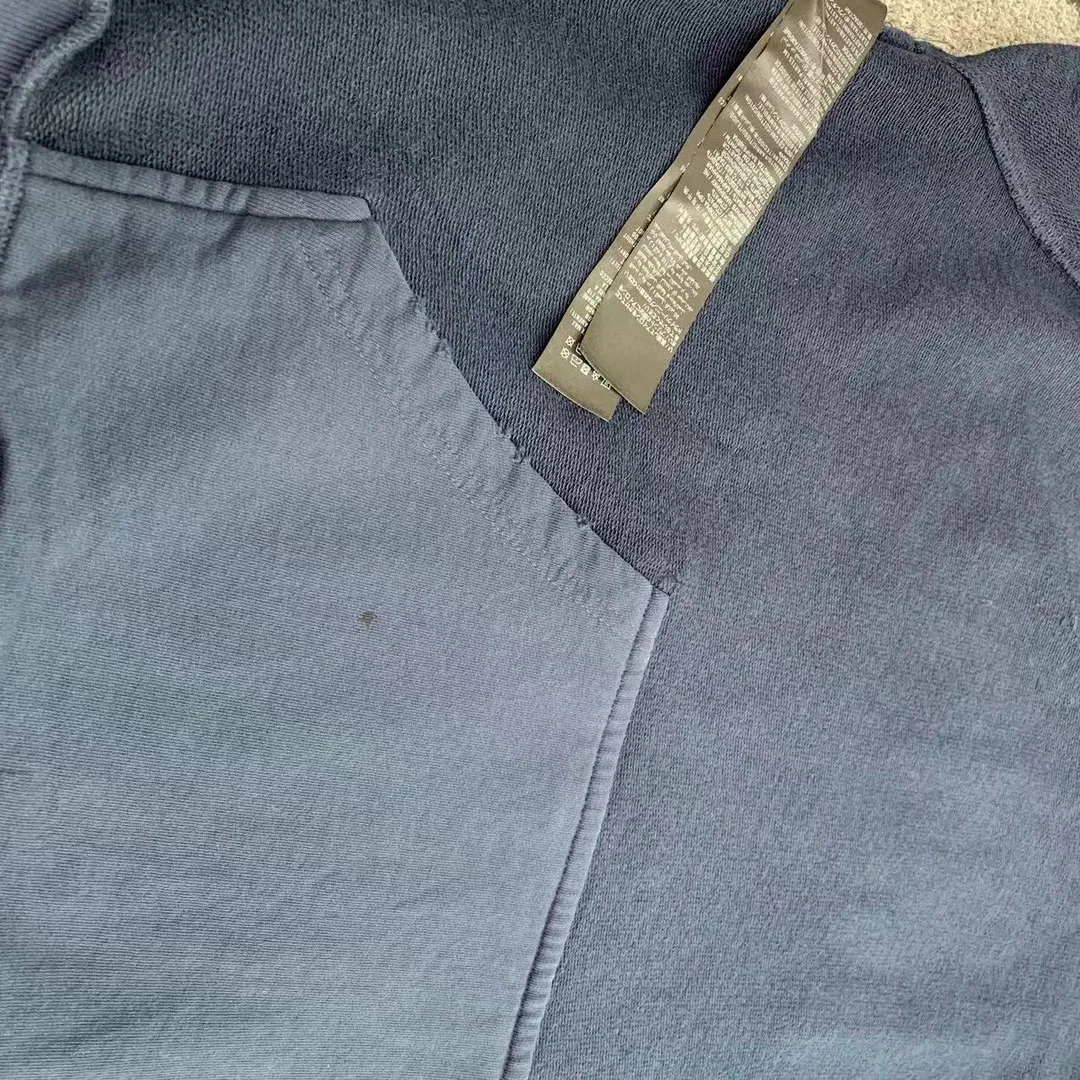 Additional details - Top-quality proven version of Balenciaga 23SS textured paper printed letter double-sided logo hooded loose hooded sweatshirt. This hoodie has a very interesting and cute design. The kangaroo pocket on the front of the large body is a reverse cut design. The double side pockets are hollow, which means that the front view actually deceives your vision. The real pockets are sewn on the terry bottom on the reverse side. It is time-consuming and labor-intensive, but it is the core theme that cannot be ignored in the entire hoodie. In the same detail, the double side pockets are hemmed and stitched with holes; 480g heavyweight pure cotton fabric with fine and small terry bottom. After heavy mud dyeing and washing, the fabric still has a thick foundation and is comfortable and soft. The front and back are double-sided textured paper transfer LOGO and the front and back are printed in different colors. The loose and dropped shoulders are designed for both men and women. This style is also very suitable for girls to match. It can easily create a lazy and casual street feel of the United States and France; Many parts of the body have been hand-grinded with holes. Traces of muddy dyeing can be seen on the neckline, shoulder line, and side cuff splicing. However, the visual effect transition is natural and soft without any dirty feeling. The old effect of the entire hoodie is excellent. The cuff threads are color-matched and custom-woven; the packaging is master-washed and customized. New gray silver letters as the main logo. The dropped shoulder model does not include shoulder width. The version is Kanye's American style. Short and wide street casual version. From short sleeves to sweatshirts, this style is definitely not to be missed. Color: Mud-dyed custom-woven sea blue Size: XS-S-M (can be worn by both men and women, OS loose shoulder) P:510