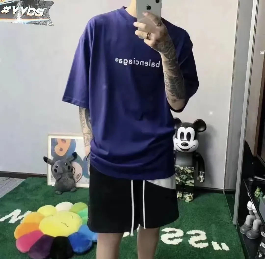 ♻️💯Reference model picture for the upper body❤️The top tested version of Balenciaga mailbox letter logo pure cotton loose cotton short sleeves for men and women couples. A simple basic T. Simple short sleeves that you can fall in love with at first sight. The Blcg mailbox logo on the chest is simple and beautiful. It is operated by an imported elliptical machine, without burrs and neatly aligned! The fabric is made of 260g double-ply double-yarn plain cotton fabric, which is different from the low-end version. The color is also super beautiful. It’s the best price! ! ! ! !  Color: black, white, fog blue, khaki, lake green Size: XS-L P:240