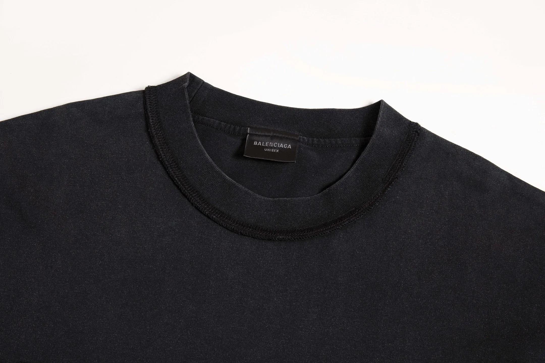 🅿️190 9181# Detailed picture Top version [[BALENCIA*GA] official website quality Paris new letter LOGO chest patch embroidery short-sleeved T-shirt OS version Loose dropped shoulders Unisex style Fabric: 260g 100% cotton double yarn Technology: Front patch embroidery Reverse stitching Garment wash Distressed Shaping Solid color Color: Washed black, fog blue, green Size: XS S M L