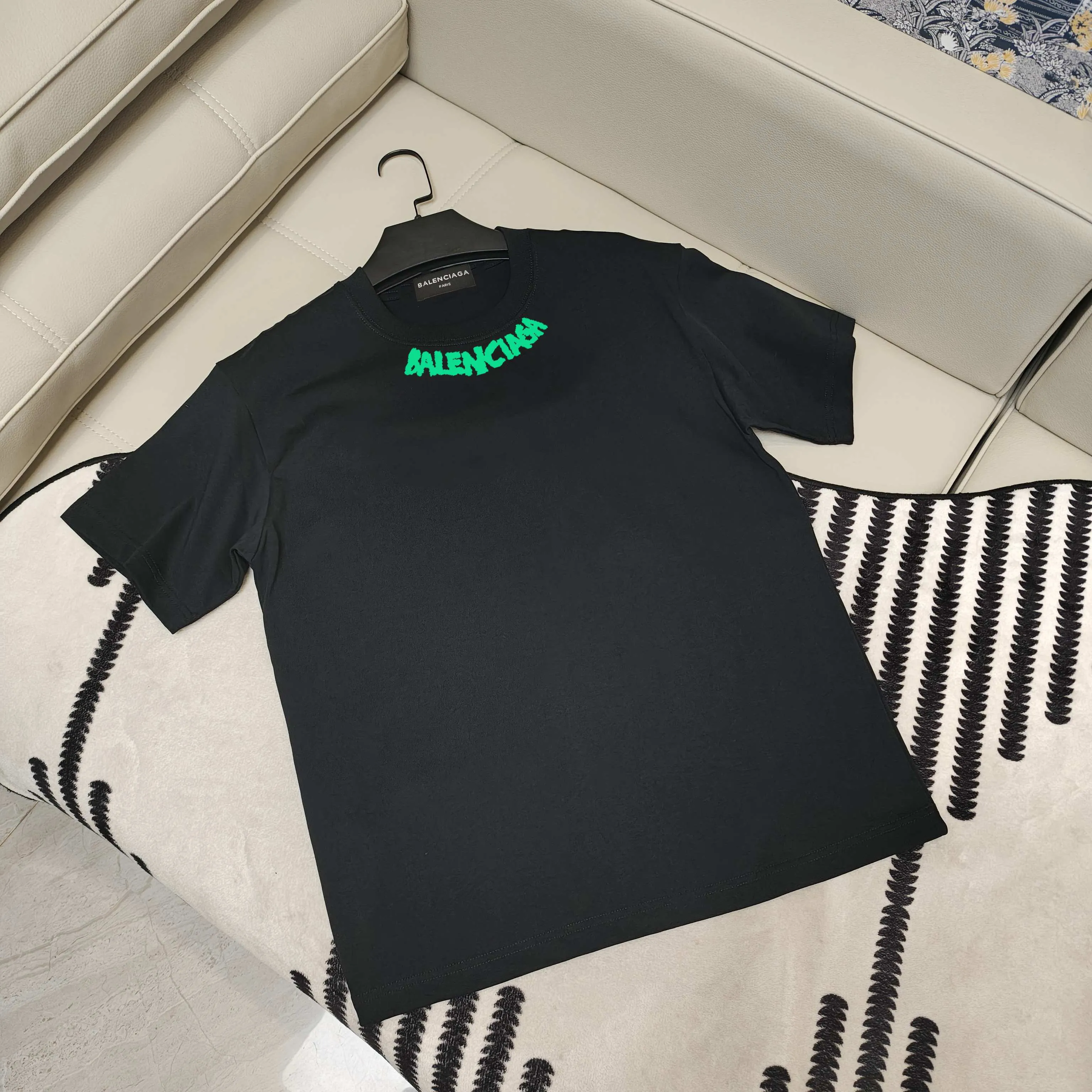 🅿️180 Balenciaga 🌟New summer style🎽made of pure cotton fabric, super soft and skin-friendly! High-grade hand-painted printing with logo, design embellishment, neat and detailed wiring inside, making the upper body fashionable! High-end and versatile model, the quality is visible! Size: S-XXL Color: black, white