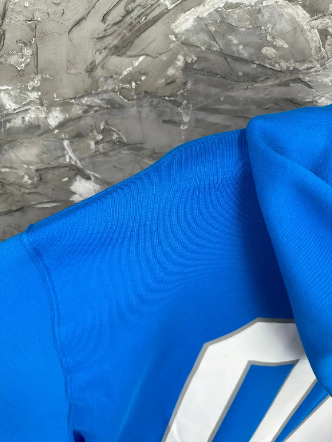 🅿️380 - BALENCI*GA Paris' latest embroidered printed hooded long-sleeved sweatshirt for basketball uniforms. The front embroidery is embroidered and printed with a Tajima computer embroidery machine. The car seal in the lower left corner. The back panel is printed with environmentally friendly glue. The effect is three-dimensional. Exclusively pattern-woven and dyed 460g fabric. Threads are dyed in the same cylinder with zero color difference. Brick cabinets are synchronized. Comparisons are welcome. Same style for men and women -Color: black, purple, orchid -SIZE: Xs S M L style number 8956#