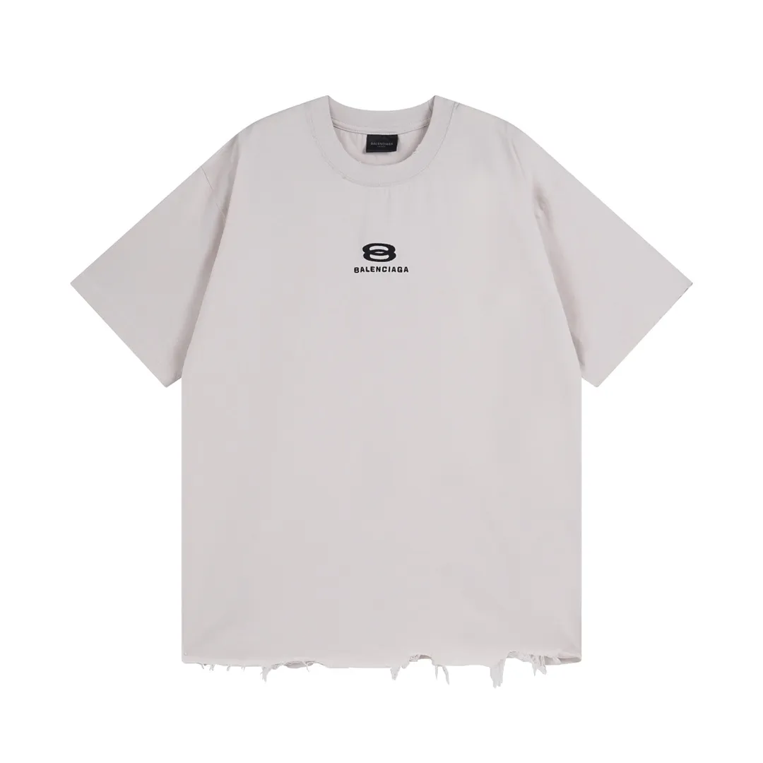 🅿️180 detailed pictures [Top version. Official website quality] BALENCI*GA/Paris BALENCI*GA# New model, double-ring LOGO classic embroidery, water-worn and damaged old short-sleeved T-shirt. Brick cabinet synchronization. The old and worn ZP is the same, welcome to compare. The fabric is made of Paris ZP custom-woven and dyed 100% cotton double-yarn compact cotton. The weight is 260 grams. The cloth surface is clean. The cloth pattern is clear. Soft and comfortable. Good color fastness. Not easy to change color. The threads are woven and dyed with no color difference. The embroidery uses a Tajima embroidery machine, the letters are three-dimensional, and the ready-made garments are washed, worn and worn, and are extremely heavy-duty. Jubie market makes goods based on pictures. Comparisons welcome. Restore the brick cabinet. The version adopts the OS loose shoulder version. Same style for men and women. Code: BL223331 Color: Black. Mi Xing Size: XS to L