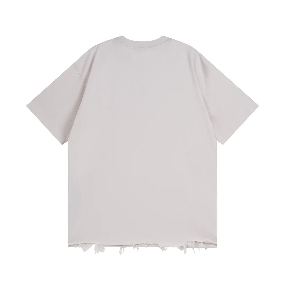 🅿️180 detailed pictures [Top version. Official website quality] BALENCI*GA/Paris BALENCI*GA# New model, double-ring LOGO classic embroidery, water-worn and damaged old short-sleeved T-shirt. Brick cabinet synchronization. The old and worn ZP is the same, welcome to compare. The fabric is made of Paris ZP custom-woven and dyed 100% cotton double-yarn compact cotton. The weight is 260 grams. The cloth surface is clean. The cloth pattern is clear. Soft and comfortable. Good color fastness. Not easy to change color. The threads are woven and dyed with no color difference. The embroidery uses a Tajima embroidery machine, the letters are three-dimensional, and the ready-made garments are washed, worn and worn, and are extremely heavy-duty. Jubie market makes goods based on pictures. Comparisons welcome. Restore the brick cabinet. The version adopts the OS loose shoulder version. Same style for men and women. Code: BL223331 Color: Black. Mi Xing Size: XS to L
