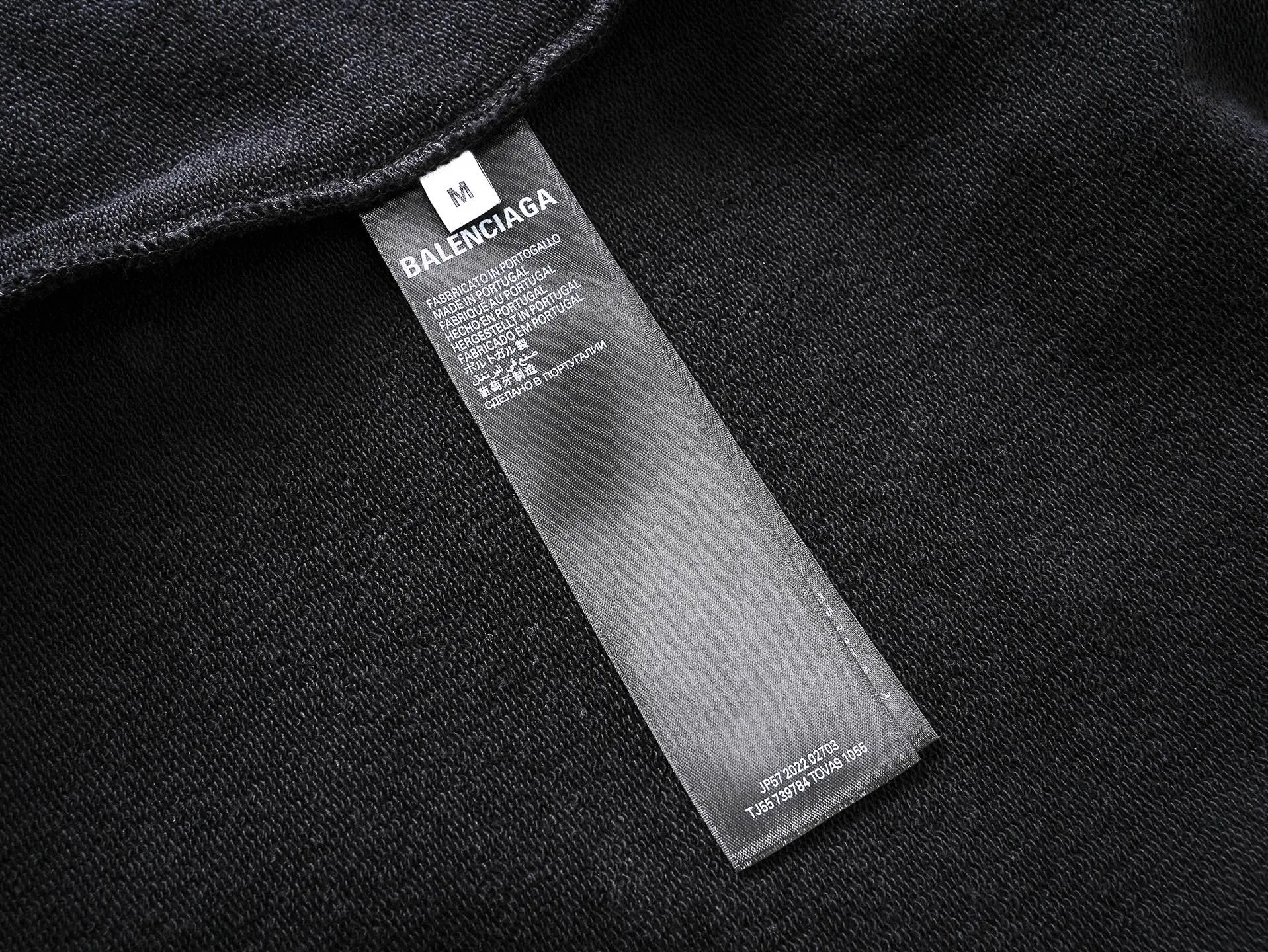 🅿️350 BALENCI*GA Paris Chinese Valentine's Day limited edition hooded sweatshirt. The front embroidery is embroidered with an imported Tajima embroidery machine. The back letters are printed with environmentally friendly glue. Customized matching hardware. The letters are clear. The effect is three-dimensional. Exclusively matched to the pattern, woven and dyed 460g fabric. Threads are dyed in the same cylinder with zero color difference. Brick cabinet synchronization. Welcome to compare. Same style for men and women -Color: black off-white -SIZE: Xs S M L Style number 8991#