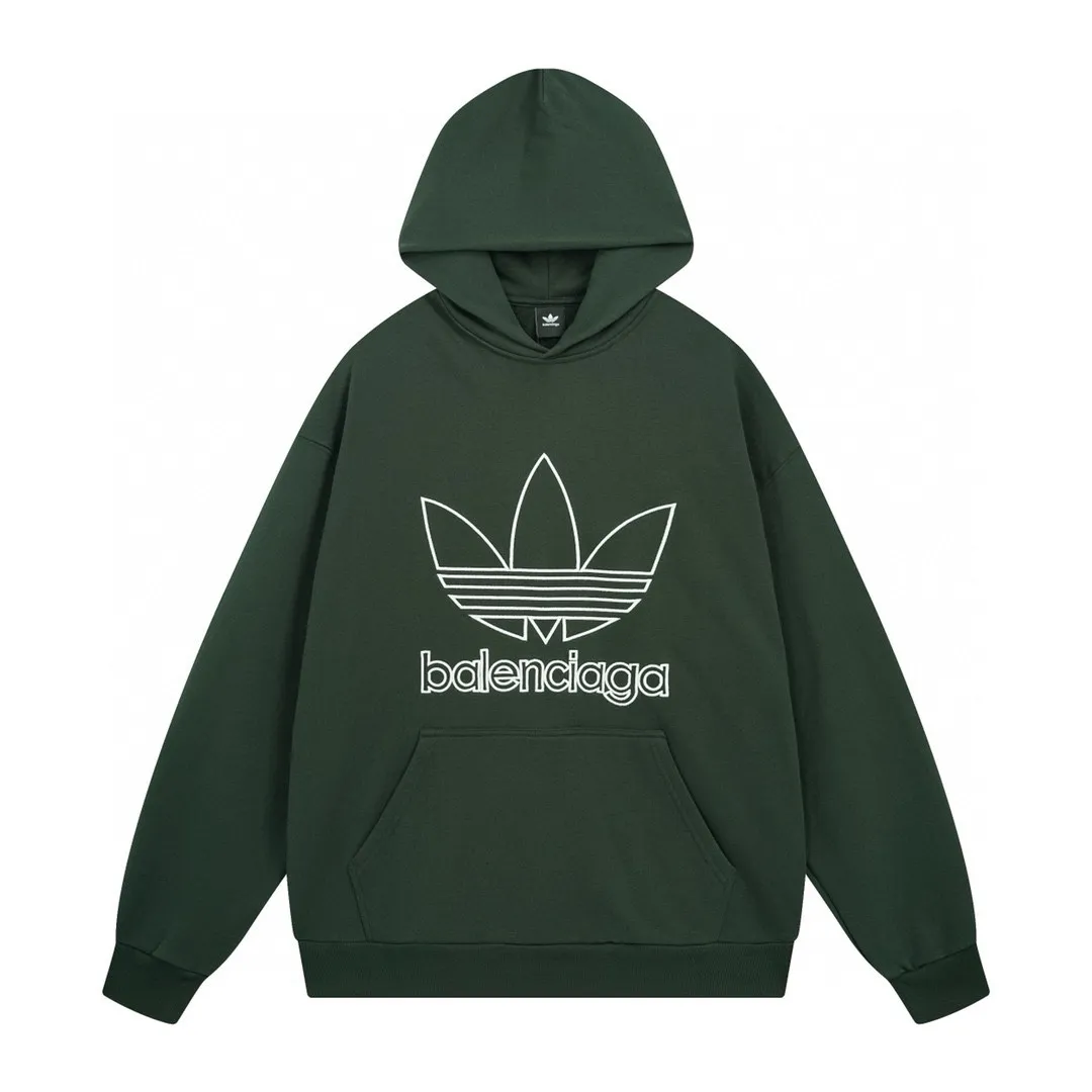🅿️300 Detailed picture [Top version. Official website quality] BALENCI*GA/Paris co-branded Adidas embroidered front LOGO long-sleeved hooded sweatshirt. The fabric is made of Paris ZP custom-woven and dyed cotton sweatshirt. The weight is 450 grams, the cloth surface is clean. The cloth pattern is clear, soft and comfortable. The color fastness is good. It is not easy to change color. The threads are dyed with no color difference. The LOGO pattern letters are embroidered using imported embroidery machines, and the letters are three-dimensional and full. It is produced in Jubie market based on pictures, and comparisons are welcome. Restored brick cabinets. The version adopts OS loose shoulder design. Same style for men and women. Code: BL238017 Color: dark green, black Size: XS S M L