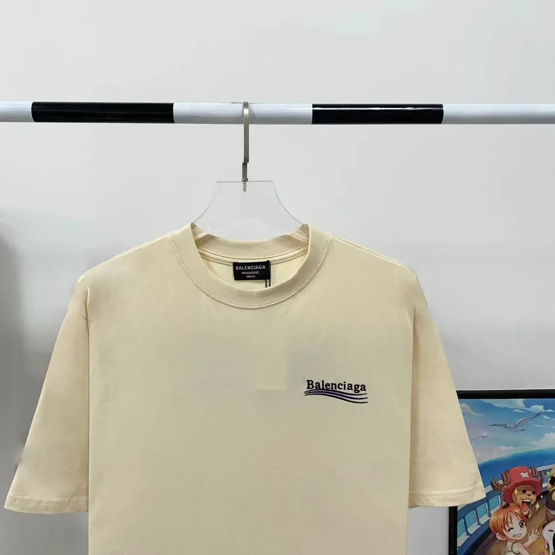 [New arrival] The top tested version of Balenciaga BALENCIAGA Cola Malone embroidery printed male and female couple star same style short-sleeved T-shirt in three colors, guaranteed to be the same as the original fabric, no color difference! Customized dyeing in a package! INS, Xiaohongshu’s popular style, classics that never fade away! The king of orders in Spain, the fried chicken is highly recommended! 32S 280g pure cotton double yarn fabric, comfortable and wide! Full of drape! The printing uses Tajima embroidery machine imported from Japan, which is known as the fighter among embroidery machines. The embroidery is meticulous, with no threads or skipped threads, the printing and embroidery are full and fine, and the letter spacing is consistent with ZP! Wearing it gives you full confidence and peace of mind! The labels and washes are all correct! On behalf of G at the same level! Consistent packaging at the counter!  Size: XS-L Color: Beige, taro purple, active gray, light hemp gray, beige P:260