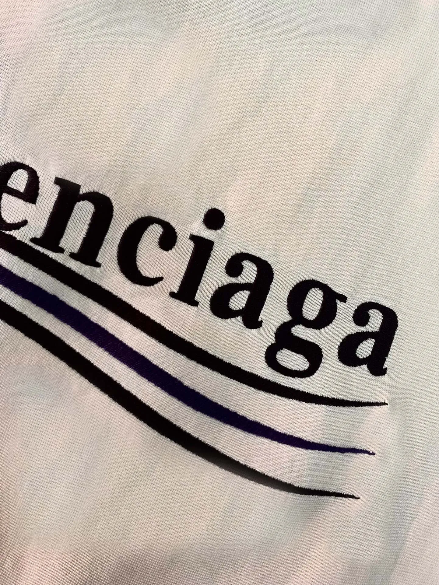 [New arrival] The top tested version of Balenciaga BALENCIAGA Cola Malone embroidery printed male and female couple star same style short-sleeved T-shirt in three colors, guaranteed to be the same as the original fabric, no color difference! Customized dyeing in a package! INS, Xiaohongshu’s popular style, classics that never fade away! The king of orders in Spain, the fried chicken is highly recommended! 32S 280g pure cotton double yarn fabric, comfortable and wide! Full of drape! The printing uses Tajima embroidery machine imported from Japan, which is known as the fighter among embroidery machines. The embroidery is meticulous, with no threads or skipped threads, the printing and embroidery are full and fine, and the letter spacing is consistent with ZP! Wearing it gives you full confidence and peace of mind! The labels and washes are all correct! On behalf of G at the same level! Consistent packaging at the counter!  Size: XS-L Color: Beige, taro purple, active gray, light hemp gray, beige P:260