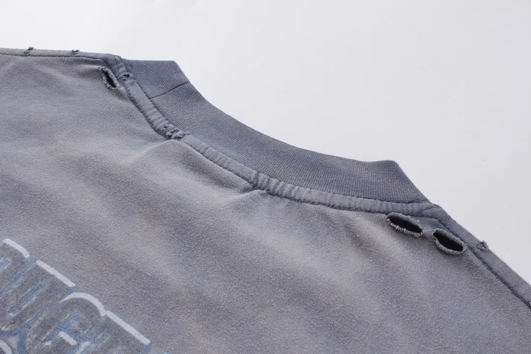 🅿️210 Detailed pictures [Top version. Official website quality] BALENCI*GA/Paris. 2024. SEENOWBUYNOW new model. Big LOGO diamonds on the front, back, left and right sleeves. Direct-printed washed T-shirt, brick cabinet synchronization. Genuine product developed at the first time, welcome to compare! The fabric is made of Paris ZP custom-woven and dyed cotton double yarn. Weighing 260 grams, the cloth surface is clean. The cloth pattern is clear, soft and comfortable. The threads are dyed with no color difference. The classic LOGO is printed using imported machine-made white ink direct printing. The letters are clear and the effect is three-dimensional. Restore the brick cabinet. Different market currency, welcome to compare, the version adopts OS loose shoulder version. Same style for men and women Coding: BL223339 Color: Washed blue Size: XS to L
