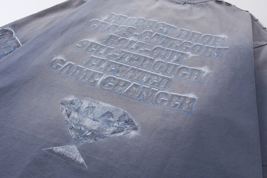 🅿️210 Detailed pictures [Top version. Official website quality] BALENCI*GA/Paris. 2024. SEENOWBUYNOW new model. Big LOGO diamonds on the front, back, left and right sleeves. Direct-printed washed T-shirt, brick cabinet synchronization. Genuine product developed at the first time, welcome to compare! The fabric is made of Paris ZP custom-woven and dyed cotton double yarn. Weighing 260 grams, the cloth surface is clean. The cloth pattern is clear, soft and comfortable. The threads are dyed with no color difference. The classic LOGO is printed using imported machine-made white ink direct printing. The letters are clear and the effect is three-dimensional. Restore the brick cabinet. Different market currency, welcome to compare, the version adopts OS loose shoulder version. Same style for men and women Coding: BL223339 Color: Washed blue Size: XS to L