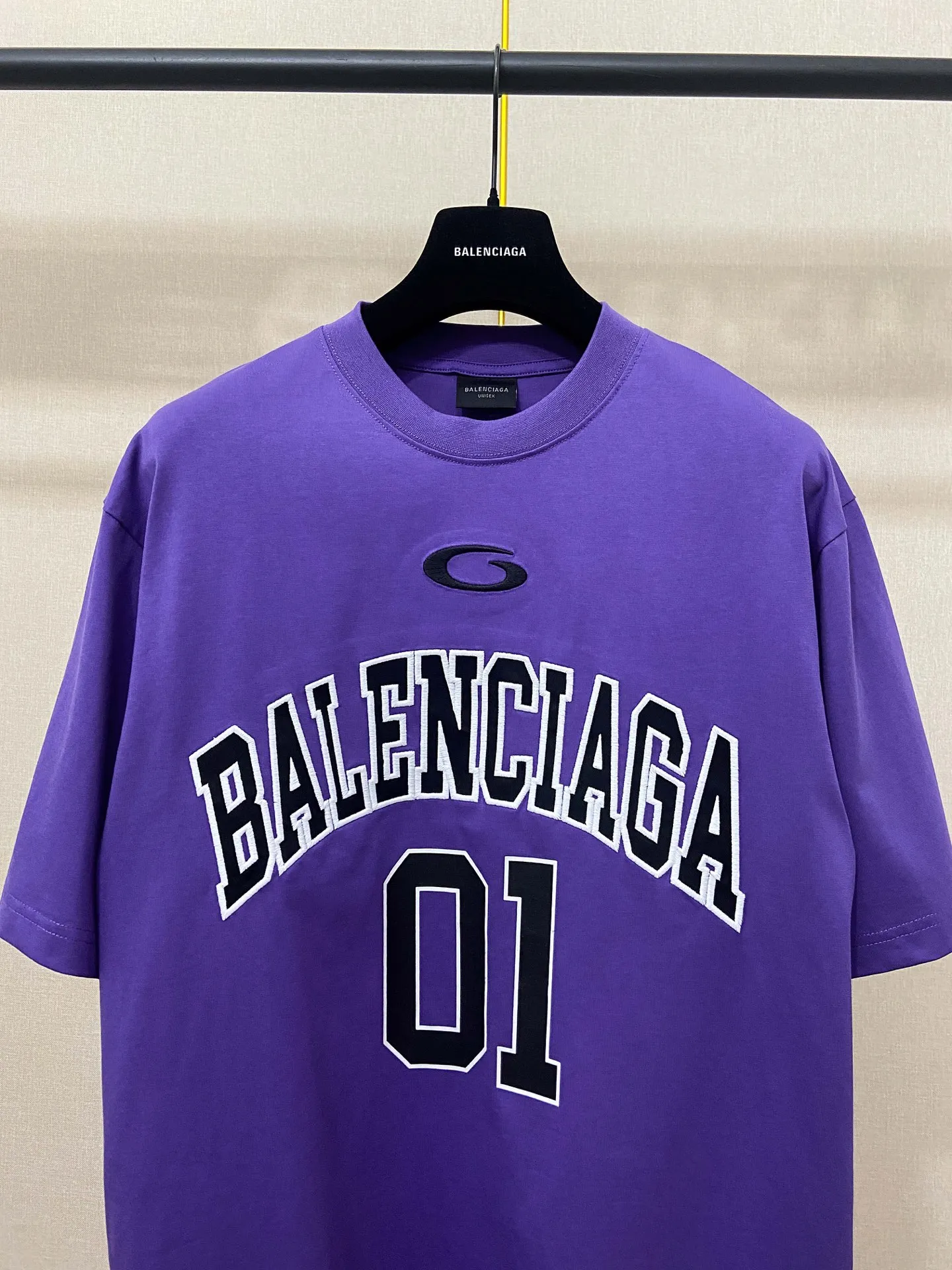 🅿️200 9180# Actual photo top version [[BALENCIA*GA] official website quality Paris new basketball jersey embroidered printed short-sleeved T-shirt OS version loose dropped shoulders Unisex style Fabric: 260g 100% cotton double yarn Process: embroidery printing on the front panel Car stamp in the lower left corner Back panel printing Garment washing Shaping Solid color Color: black white blue purple yellow Size: XS S M L