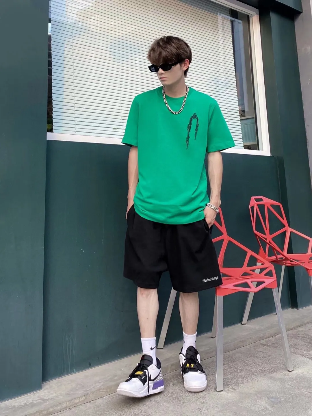 ♻️💯Refer to the model picture for the upper body❤️The top tested version of BALENCIAGA basic embroidered cotton loose shorts for men and women, the same fashion brand shorts. Fabric: Customized fish scale terry cotton fabric 440 grams, super heavy, ready-to-wear washed and soft to the touch. Printing: Japanese Tajima embroidery technology is used, the embroidery is accurate, the printing is meticulous and full, and there is no thread skipping. Accessories: Complete set of customized BLCG accessories Color: Fluorescent green black gray dark khaki Size: XS-L P:310