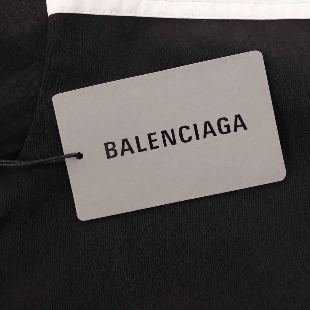 🅿️560 Balenciaga/Balenciaga BLCG 25FW five-stripe half-ring embroidered sports suit, light luxury, a must-have item for daily commuting for men and women, correct version, welcome to compare, detailed features · Customized matt Taslan jacket fabric · The fabric has undergone a waterproof coating process · The lining is made of three-level polyester bird's eye mesh · OS ultra-loose silhouette design · Side zipper pockets Stand-up collar design · Internal zipper pocket design · Mold-made custom hardware zipper Jacket double slider design · Splicing and inlay technology · Zipper pocket on the side of trousers · Original main mark washed tag packaging Color: Black Size: 46-52