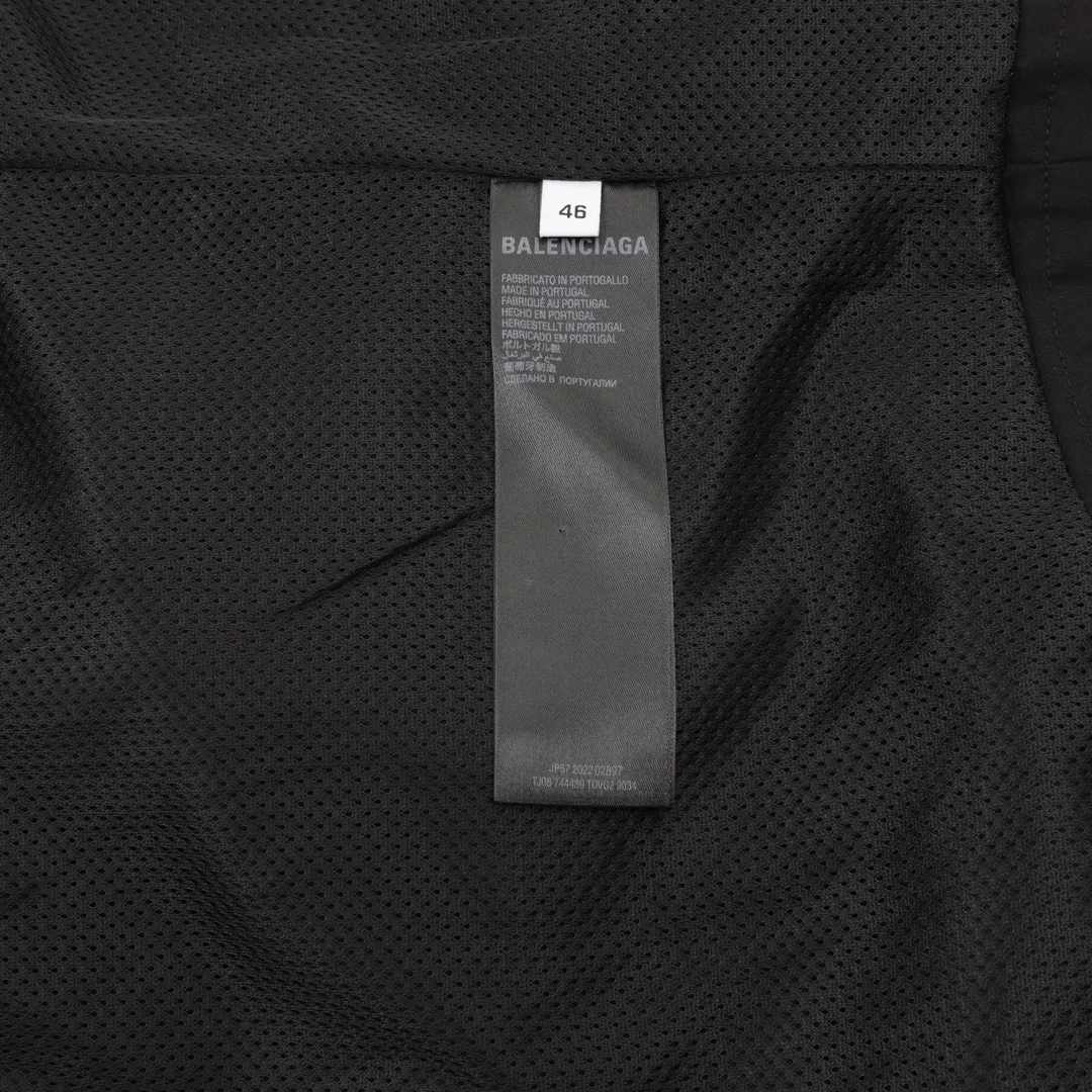 🅿️560 Balenciaga/Balenciaga BLCG 25FW five-stripe half-ring embroidered sports suit, light luxury, a must-have item for daily commuting for men and women, correct version, welcome to compare, detailed features · Customized matt Taslan jacket fabric · The fabric has undergone a waterproof coating process · The lining is made of three-level polyester bird's eye mesh · OS ultra-loose silhouette design · Side zipper pockets Stand-up collar design · Internal zipper pocket design · Mold-made custom hardware zipper Jacket double slider design · Splicing and inlay technology · Zipper pocket on the side of trousers · Original main mark washed tag packaging Color: Black Size: 46-52