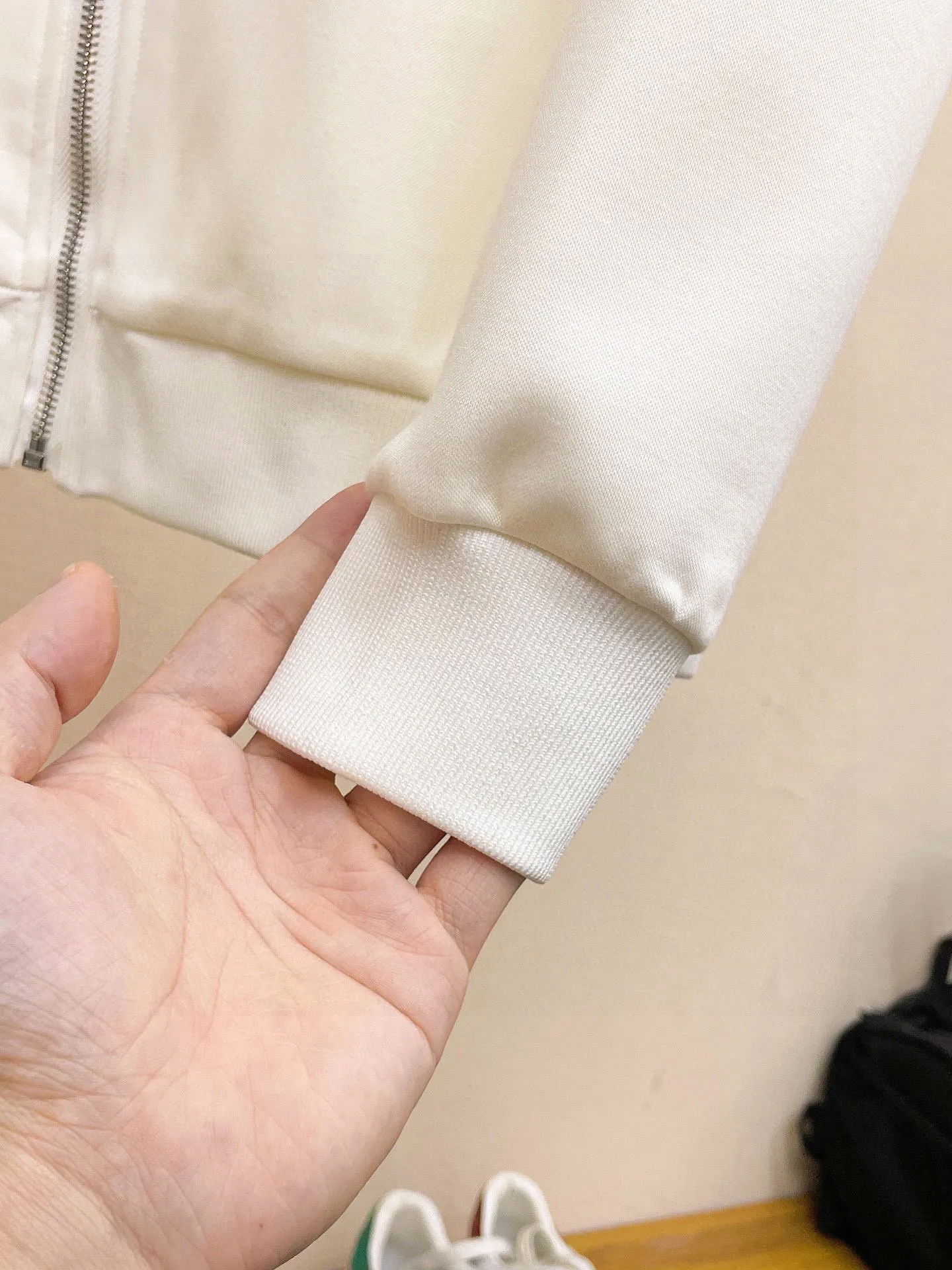 🅿️420 [BALENCIAGA] (Gospel for Fatty) hot-selling suit is coming. Focus on the original version of the official website. 2025 new hot-selling cardigan and sweatshirt suit. The original order is hard to buy🇭🇰. It is the meticulous work of top designers. It has a fitting and perfect upper body effect. All-natural high-quality Roman cotton 100%, close-fitting comfort, noble and elegant! Original hardware embodies elegance and nobility! Counter size: M-5XL (maximum wear up to 220 pounds)