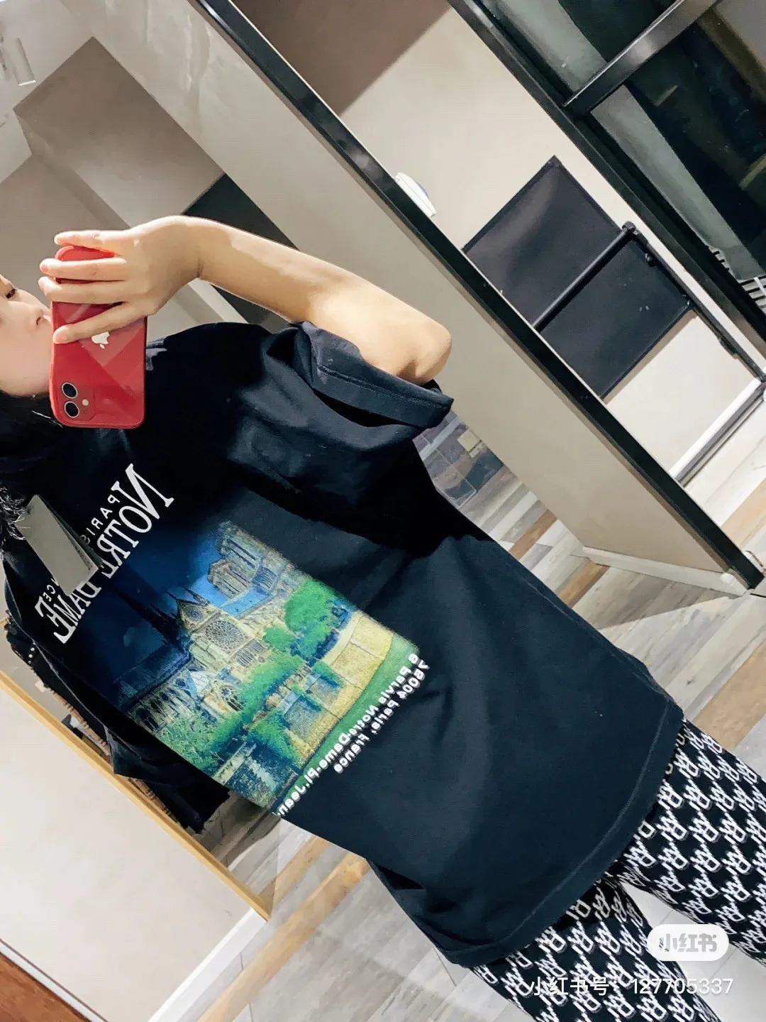 ♻️💯Reference model picture for upper body❤️Top tested version BALENCIAGA Balenciaga Sacred Heart Garden Castle loose pure cotton short-sleeved T-shirt for men and women. Top quality short sleeves, each piece has been garment washed, original version, collar, cuffs and hem have distressed rips, collar has added cuffs, version is dropped shoulder OS version The printing process adopts Kornit Digital 7-color direct printing, which restores the picture quality in high definition. People, trees and buildings are clearly visible and layered. Letter printing details are processed without tooth edges! The cost of front and back printing is enough to buy a box of good cigarettes. The fabric is made of 24S 260g double yarn pure cotton fabric, which is heavy-weight and has full drape. The most important thing is that while ensuring the weight, it can also effectively exert its breathable and breathable effect! Exclusive quality shipment Original fabric Self-adhesive coding Counter tag Size: XS-L Color: Black White P: 290