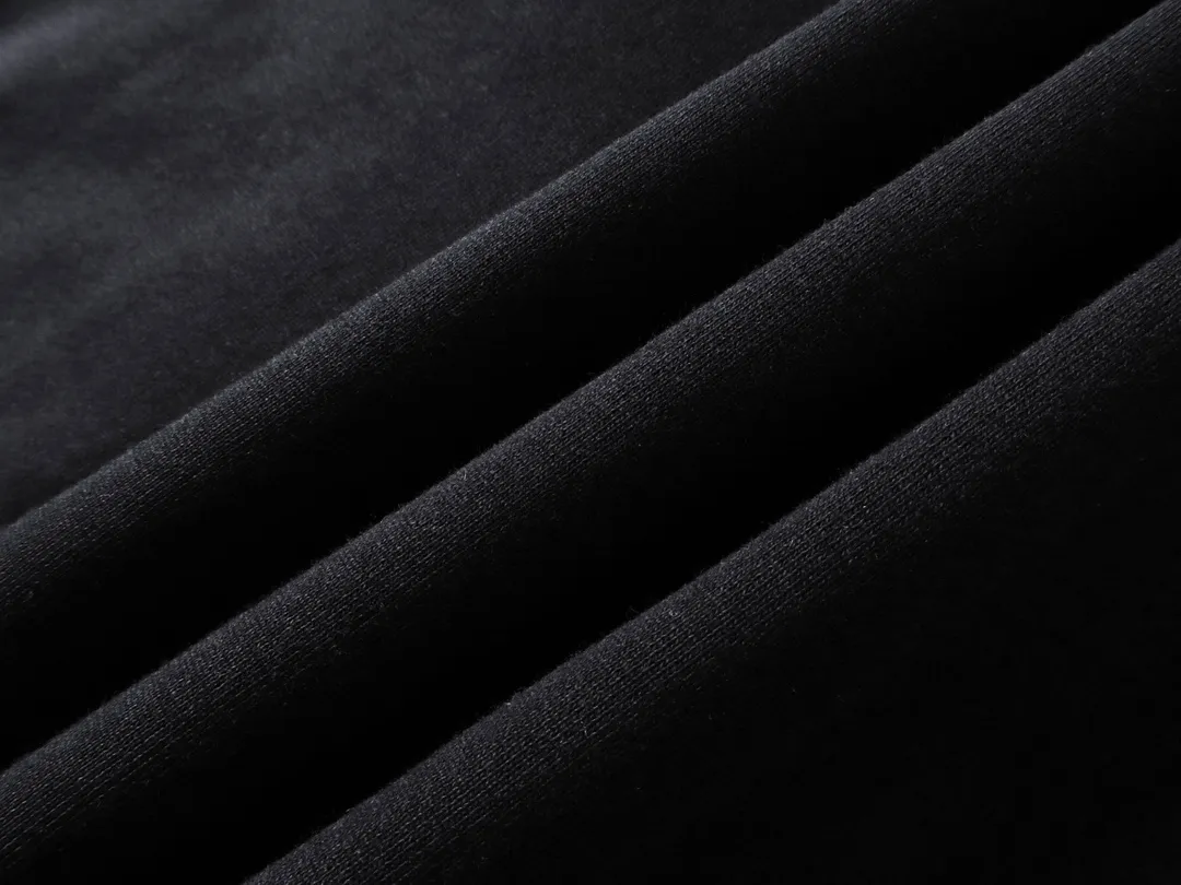 🅿️300 Actual pictures [Top version. Official website quality] BALENCI*GA/Paris# classic model, 2023 autumn and winter new style. Coke cracked printed worn distressed long-sleeved hooded sweatshirt. The fabric is made of Paris ZP custom-woven and dyed cotton double yarn David sweater. The weight is 450 grams, the cloth surface is clean. The cloth pattern is clear, soft and comfortable. The threads are dyed with no color difference. The classic pattern printing uses environmentally friendly imported glue, split printing, precision stencil, clear letters, no burrs, and strong three-dimensional effect. The garments are worn and worn. All colors are synchronized with the brick cabinets, custom woven and dyed, and will not fade. Different market currencies. The version adopts OS loose shoulder design. Same style for men and women. Code: BL238029 Color: black, smoke gray, plain blue, off-white Size: XS S M L