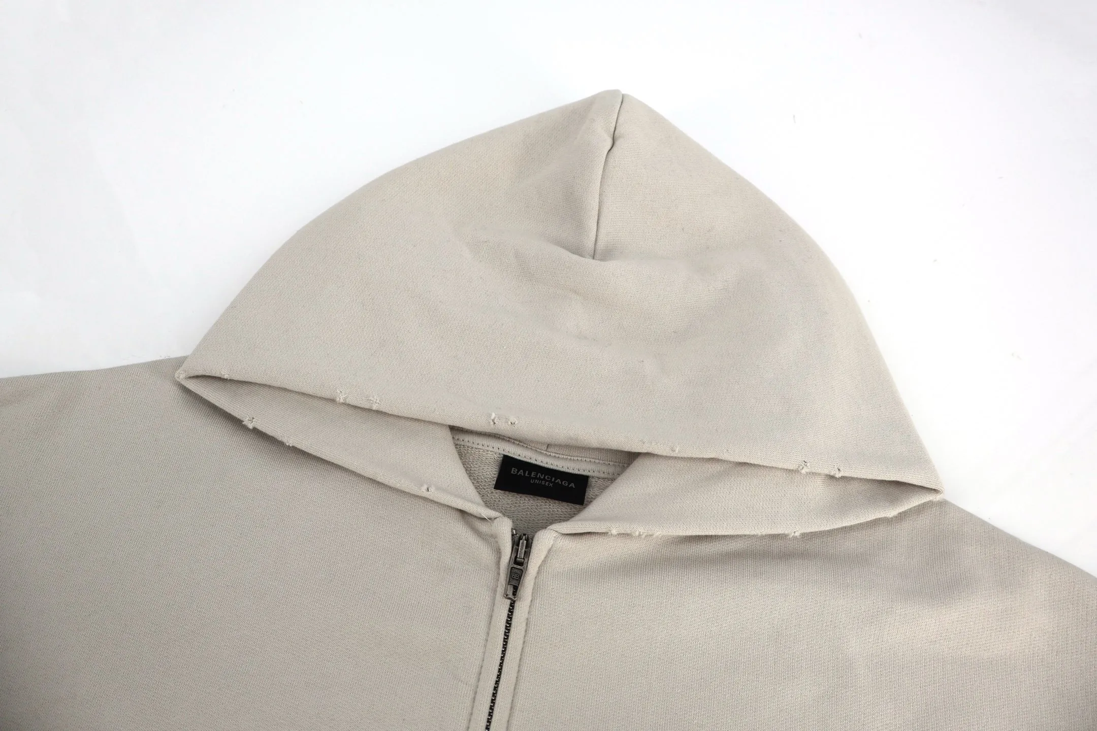 🅿️500 BLCG blue embroidered zipper hooded jacket. Original purchase and development for 14,200. Customized pure cotton terry lining weighs 460g. The cloth surface is clean. The cloth pattern is clear, soft and comfortable. The cuff threads are dyed in the same vat with no color difference. The embroidery is done using Japanese Behringer embroidery machines, the pattern letters are clear and the effect is three-dimensional. The OS version uses more than 2m of material per piece of clothing, and the garments are pre-shrunk in washing water. Size:S-M-L-XL