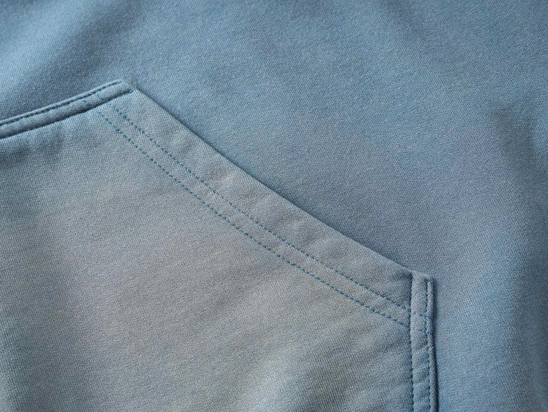🅿️350 real photos [Top version. Official website quality] BALENCI*G*/25 new autumn and winter style. Washed and distressed hooded sweatshirt with Paris LOGO embroidered on the front and back. Ready-made garments are sprayed with horse wash to make them look old. The fabric adopts batik process. SS25 latest model. Research and development at the first time, different market currencies. Comparisons welcome. The fabric is made of Paris ZP custom-woven, custom-dyed and batik cotton sweatshirt. Weighing 460 grams, the cloth surface is clean. The cloth pattern is clear, soft and comfortable. The threads are dyed with no color difference. The embroidery is done with embroidery machines imported from Tajima, and the garments are washed and worn to make them look old. Jubie market currency. Welcome to compare. The version adopts OS loose shoulder style. Same style for men and women. Code: BL259935 Color: washed purple, washed blue Size: XS S M L