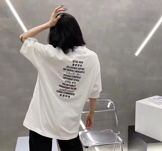 ♻️💯Reference model picture for the upper body❤️The top tested version of BALENCIAGA FORTNITE 10000 needle embroidery for men and women, the same style pure cotton loose short-sleeved T-shirt. The printing on the front and back are all made of 3S cherry blossom thread, and the machine uses Tajima embroidery machine imported from Japan. You can see the accuracy of the embroidery. There are no connecting lines between each letter, and the mold is arranged separately. Each letter/word is a printing group. The thread is cut after being embroidered, and there is absolutely no connecting line to embroider the next group. Therefore, the overall printing is refreshing and clear. The cost is huge, and the front and back printing takes an average of 10 minutes per set. One machine can produce 6 pieces per hour. The fabric is made of 24S 260g double yarn cotton fabric, which is full of drape and has good sweat absorption and breathability. Color: black, red Size: XS-L P:280