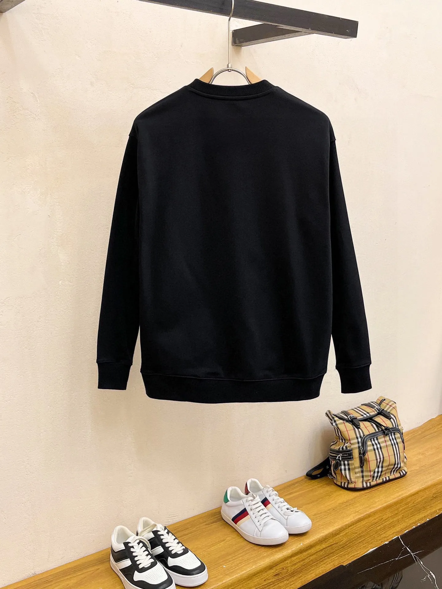 🅿️220 brand [BALENCIAGA] (good news for fat people) 2025ss autumn latest long-sleeved round-neck sweatshirt, available simultaneously on the official website. Refreshing and breathable. Made of top Tencel Roman. Comfortable and soft. 3D stereoscopic clarity. Super fashion sense. Great gift for your own use. Size: M-5XL (can be worn up to 220 pounds)