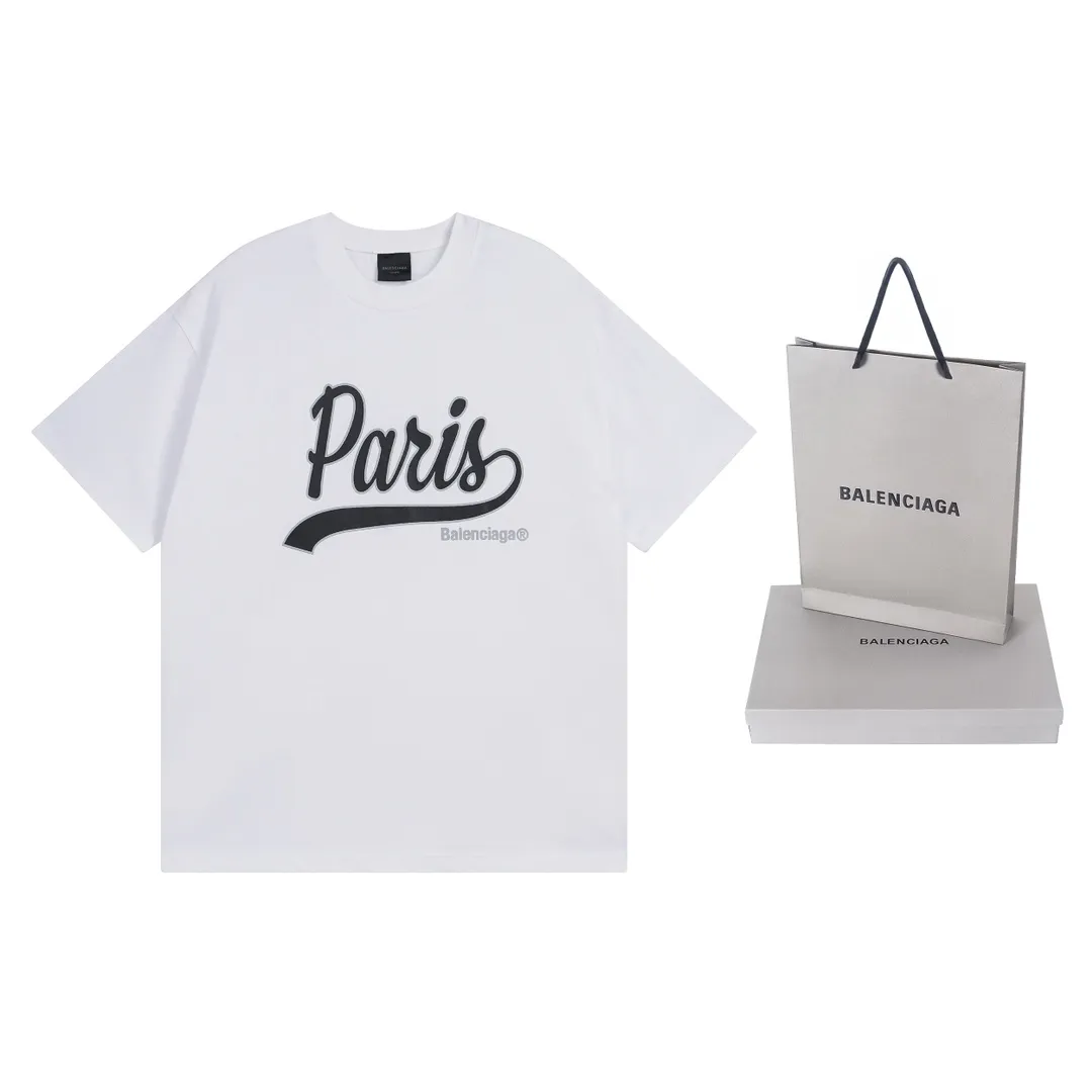 🅿️180 real photos [Top version. Official website quality] BALENCI*GA/Paris. SS24 latest model, front enjoy Paris art print short-sleeved T-shirt. Brick cabinet synchronization. Genuine product developed in the first time, happy to print and compare! The fabric is made of Paris ZP custom-woven and dyed cotton double yarn. Weighing 260 grams, the cloth surface is clean. The cloth pattern is clear, soft and comfortable. The threads are dyed with no color difference. The printing uses environmentally friendly imported materials. The letters are clear and the effect is three-dimensional. The version adopts OS loose shoulder design. Same style for men and women. Code: BL223370 Color: Lake blue, red, white Size: XS S M L