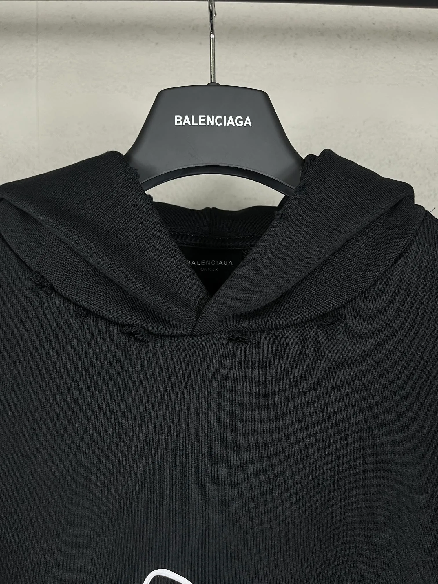 🅿️330 real photos [Top version. Official website quality] BALENCI*GA/Paris. SS24 Paris Chinese Valentine's Day limited edition love LOGO printing, finished product washed and worn hooded sweatshirt. Brick cabinet synchronization. Genuine product developed at the first time, happy to print and compare! The fabric is made of Paris ZP custom-woven and dyed cotton sweatshirt. Weighing 460 grams, the cloth surface is clean. The cloth pattern is clear, soft and comfortable. The threads are dyed with no color difference. The printing uses environmentally friendly imported materials. The letters are clear and the effect is three-dimensional. The version adopts OS loose shoulder design. Same style for men and women. Code: BL238907 Color: black, pink Size: XS S M L