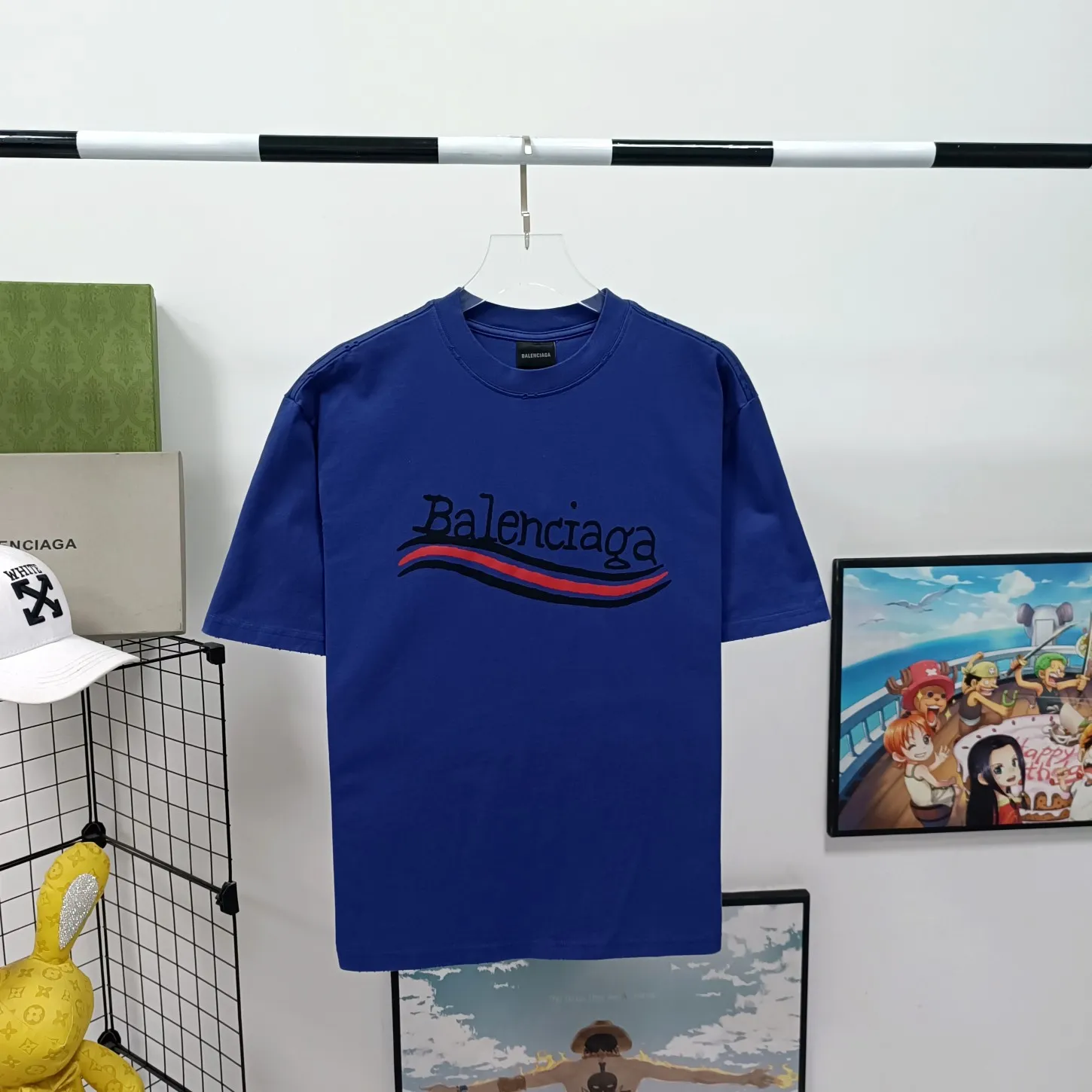 [New arrival] Top tested version BALENCIAGA 23SS male and female couple star same style pure cotton loose Cola Malone graffiti ripped short-sleeved T-shirt. Customized 1:1 colorless dyed fabric. Matched thread. Double enzyme garment wash to ensure durability and washability and not easy to deform. Imported machine water-based ink printing, delicate printing, like graffiti. Purely hand-washed, polished and aged! Comparable to yb, the quality is very different from the market version. If you know the goods, please compare. The fabric is made of 280g double-ply double-yarn plain cotton loose fabric. It feels smooth, loose, breathable and full of drape.  Color: Yellow Blue Size: XS-L P:270