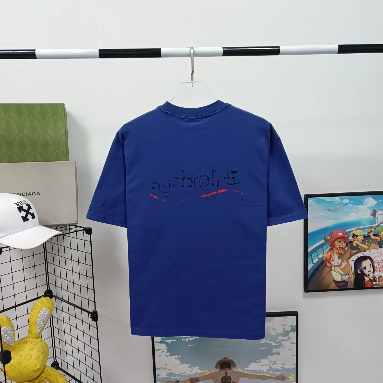 [New arrival] Top tested version BALENCIAGA 23SS male and female couple star same style pure cotton loose Cola Malone graffiti ripped short-sleeved T-shirt. Customized 1:1 colorless dyed fabric. Matched thread. Double enzyme garment wash to ensure durability and washability and not easy to deform. Imported machine water-based ink printing, delicate printing, like graffiti. Purely hand-washed, polished and aged! Comparable to yb, the quality is very different from the market version. If you know the goods, please compare. The fabric is made of 280g double-ply double-yarn plain cotton loose fabric. It feels smooth, loose, breathable and full of drape.  Color: Yellow Blue Size: XS-L P:270