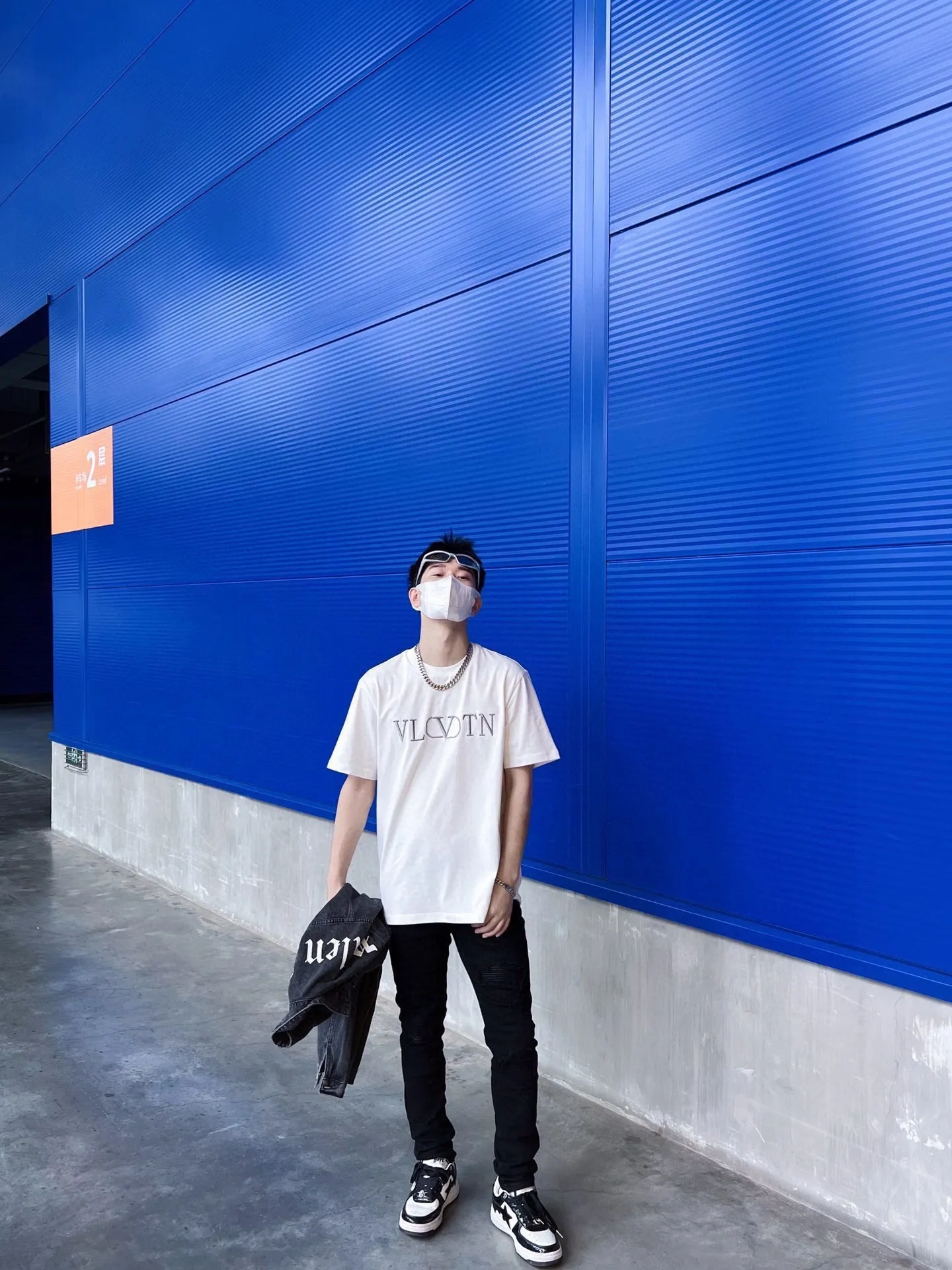 ♻️💯Upper body reference model picture❤️Top tested version BALENCIAGA new XXXL letter embroidery milk white latest style bottoming short-sleeved T-shirt [new ceiling level] - 2023 new version shipped! Feel free to compare top quality products!  -Using imported Tajima 10w needle machine embroidery, high-density embroidery letter wrapping technology, full details and no tails, clear letters without connections‼ ️ - BLCG's latest fashion series, Jay Chou's same upper body, new models are released every year, milk white color is new this year, I didn't hesitate to buy it as soon as I saw it, the upper body is whiter, I love this color so much! The new customized fruit pattern collar label is different from the previous embroidered LOGO collar label, please pay attention to the distinction! -Full set of 1:1 customized accessories + Sydney paper with logo + new version of handbags at the counter + three labels for large products + original hangtag -The webbing on the back collar extends to the shoulders for reinforcement, and the stitches are downturned at the joints. Imported elliptical machine with imported glue technology. Overall printing without teeth. 32s280g double yarn combed cotton fabric, weighing up to 400 grams after washing!  Color: Washed Black Apricot Size: XS-L P:310