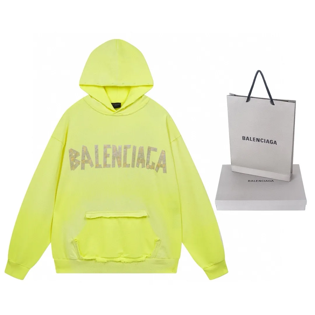 🅿️450 real photos [Top version. Official website quality] BALENCI*GA/Paris. 23ss latest classic hot model. Purchase the original board at the first time. Color. Printing. Washing. Production and authenticity. Wrong version in Jubie market. Welcome to compare. Tape direct printing. Ready-to-wear hooded sweatshirt washed and worn twice. The brick cabinet is synchronized. The fabric is made of Paris ZP custom-woven and dyed cotton sweatshirt. The weight is 450 grams. The cloth surface is clean. The cloth pattern is clear, soft and comfortable, and the threads are dyed with no color difference. The classic pattern adopts Kornit imported direct injection. The letters are clear and the effect is three-dimensional. Restored brick cabinet. The garments were washed and aged, and polished by many hands. Produced by ultra-heavy craftsmanship, special market currency. Note⚠️ZP fabric is made of fine-grained yarn. Pay attention to the big difference! Welcome to compare! The version adopts OS loose shoulder version. The same style for men and women. Code: BL238016 Color: dark gray blue, Paris blue, washed black, burgundy, fluorescent yellow, green, floral gray, sky blue, khaki Size: XS S M L
