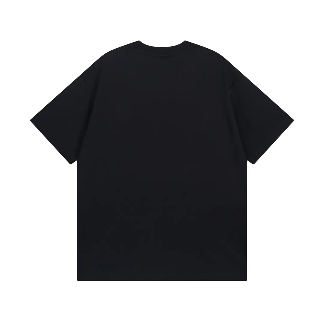 🅿️190 detailed pictures [Top version. Official website quality] BALENCI*GA/Paris. 24SS latest rainbow direct-injection short-sleeved T-shirt, all pattern details and colors are customized on Y boards, brick cabinets are synchronized. Genuine products are developed in the first time, and you can print and compare! The fabric is made of Paris ZP custom-woven and dyed cotton double yarn. Weighing 260 grams, the cloth surface is clean. The cloth pattern is clear, soft and comfortable. The threads are dyed with no color difference. The printing uses environmentally friendly imported materials for direct printing, and the color and gloss are consistent with the original product. The garments are worn out. The version adopts OS loose shoulder design. Same style for men and women. Code: BL223380 Color: black Size: XS to L