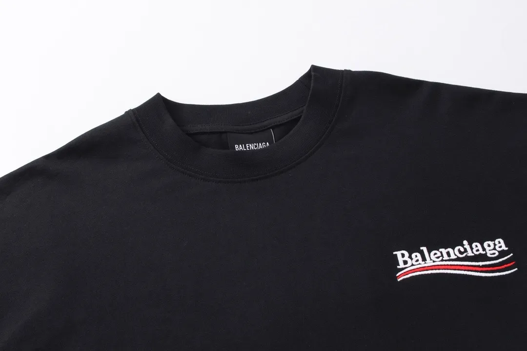 🅿️190 Real photos [Top version. Official website quality] BALENCI*GA/Paris#Classic.Coke embroidered long-sleeved T-shirt# The fabric is made of Paris ZP custom-woven and dyed cotton double yarn. Weighing 260 grams, the cloth surface is clean. The cloth pattern is clear, soft and comfortable. The threads are dyed with no color difference. The classic pattern embroidery uses an imported embroidery machine, and the embroidery thread color is embroidered according to the original color. It is produced according to the pictures in the Jubie market. The letters are clear. The three-dimensional effect is strong. The version adopts the OS loose shoulder design. The same style for men and women. Coding: BL225007 Color: Black Size: XS S M L