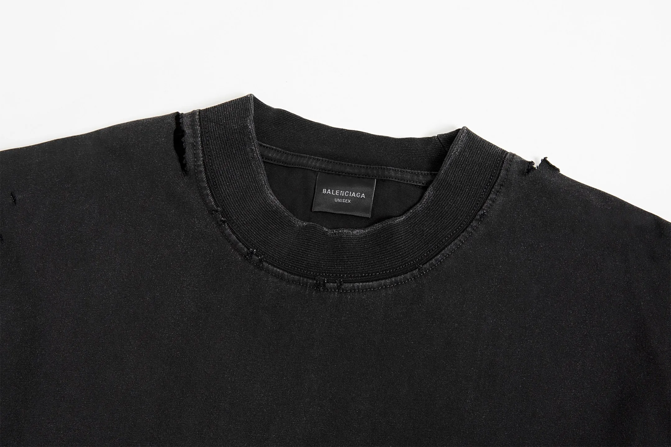 🅿️180 9189# Detailed picture Top version [[BALENCIA*GA] official website quality Paris's new Chinese Valentine's Day limited edition short-sleeved T-shirt OS version Loose dropped shoulders Unisex style Fabric: 260g 100% cotton double yarn Process: Front and back digital direct printing Garment wash Frayed Distressed Styling Solid color Color: Washed black off-white Size: XS S M L