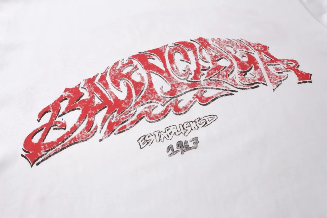 🅿️186 Detail Picture [Top version. Official website quality] BALENCI*GA/Paris. 2024 latest flame graffiti direct-printed short-sleeved T-shirt. Brick cabinet synchronization. ⚠️Difference in market currency. Developed by YB. The fabric is made of Paris ZP custom-woven and dyed 100% cotton double yarn compact cotton. The weight is 260 grams, the cloth surface is clean. The cloth pattern is clear, soft and comfortable. The threads are dyed with no color difference. The front and back printing adopts Kornit direct-injection printing pattern and adopts OS loose shoulder-dropping pattern. Same style for men and women. Code: BL223109 Color: dark gray blue. Pink. White Size: XS to L