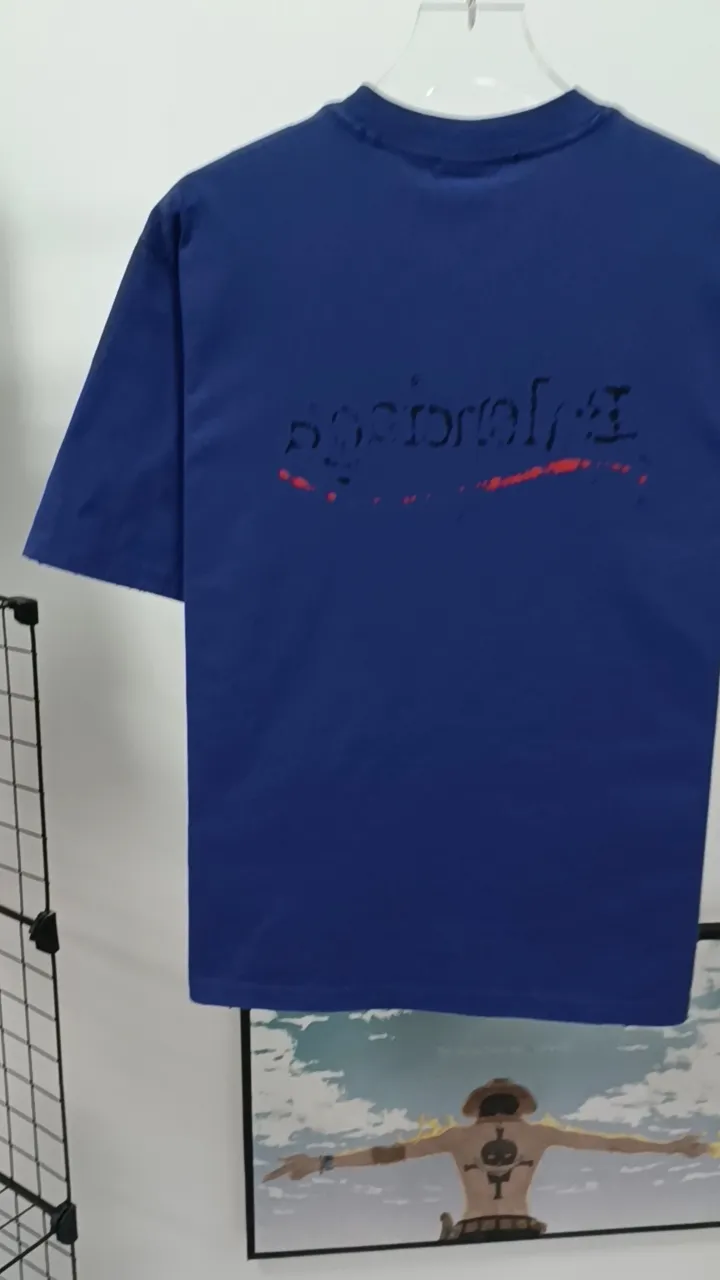 Real shot video on the back - Top tested version of BALENCIAGA Balenciaga 23SS Same style pure cotton loose Cola Mailang graffiti ripped short-sleeved T-shirt for male and female couples. Customized 1:1 colorless dyed fabric. Matched threads. Double enzyme garment wash to ensure durability and washability and not easy to deform. Imported machine water-based ink printing, delicate printing, like graffiti. Purely hand-washed, polished and aged! Comparable to yb, the quality is very different from the market version. If you know the goods, please compare. The fabric is made of 280g double-ply double-yarn plain cotton loose fabric. It feels smooth, loose, breathable and full of drape.  Color: Yellow Blue Size: XS-L P:270